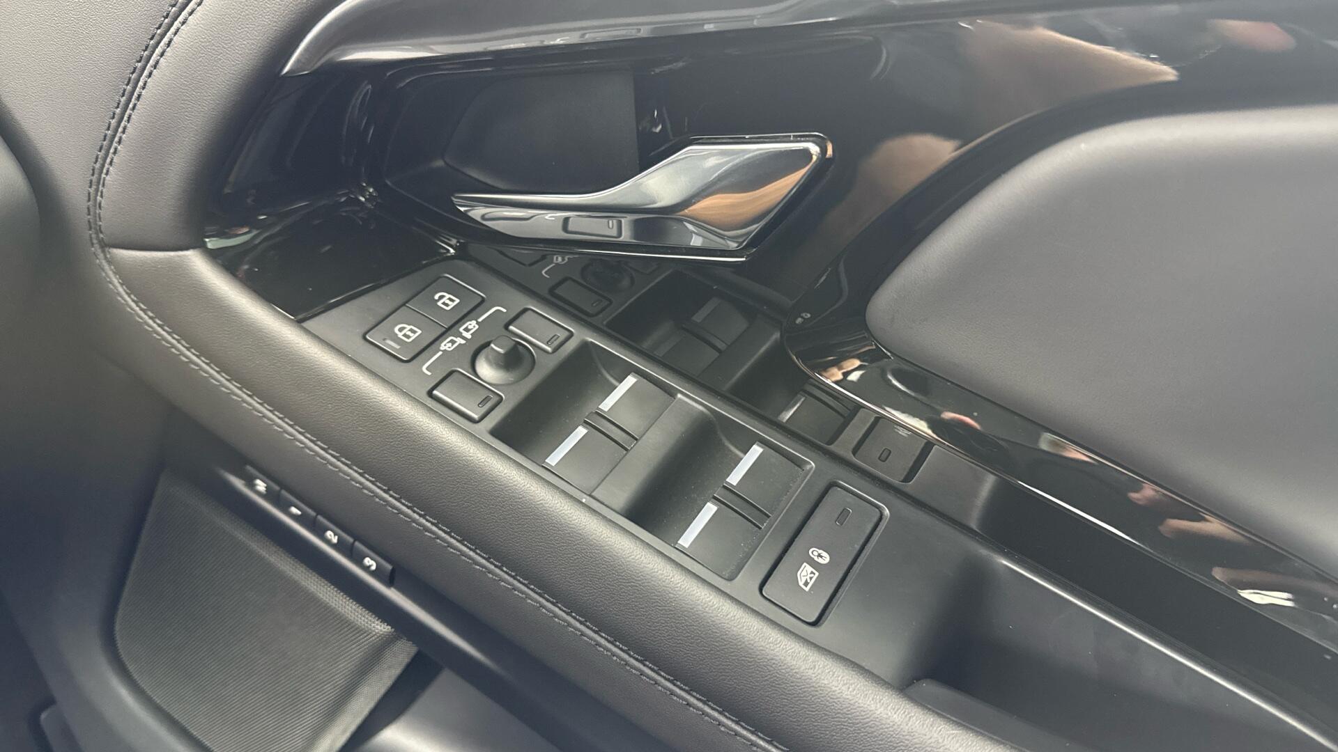Land Rover Range Rover Evoque view 23
