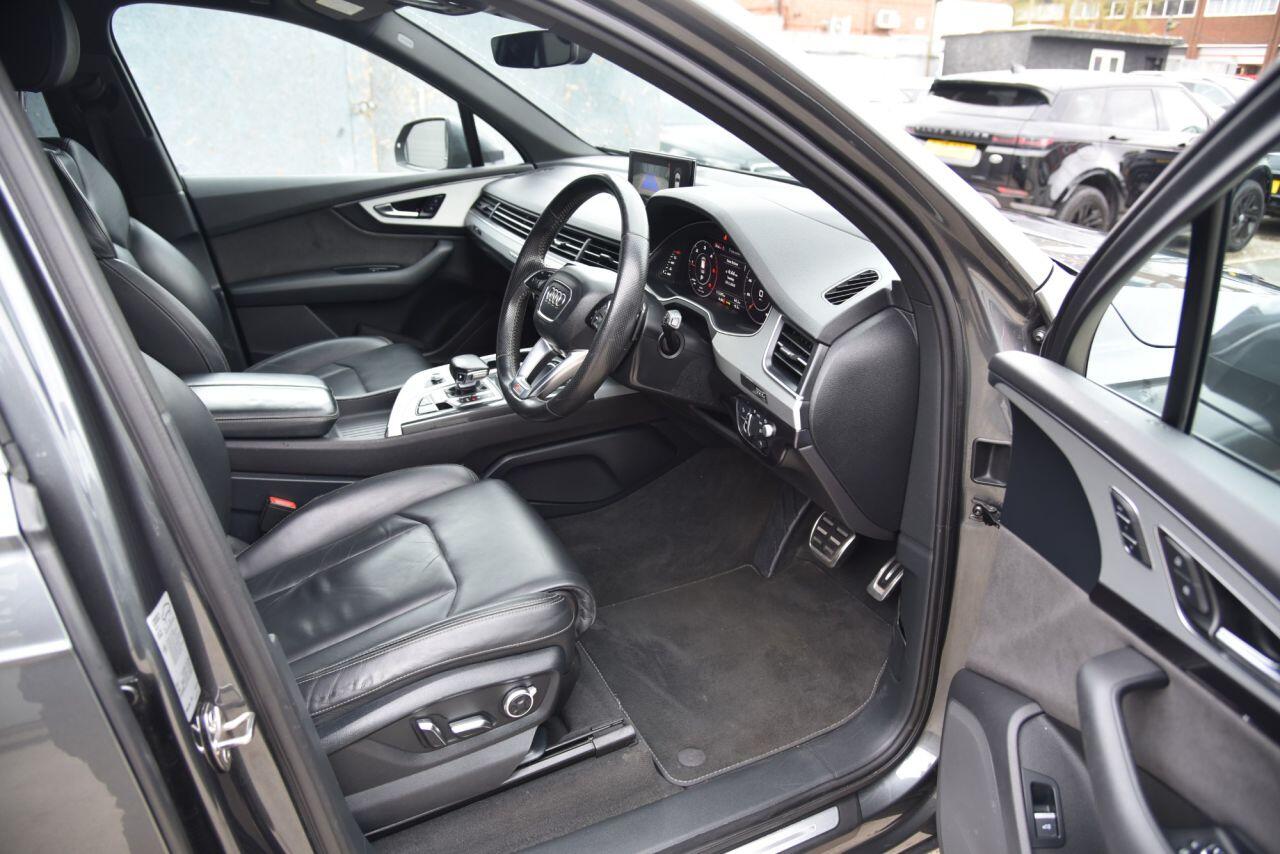 Audi Q7 view 19