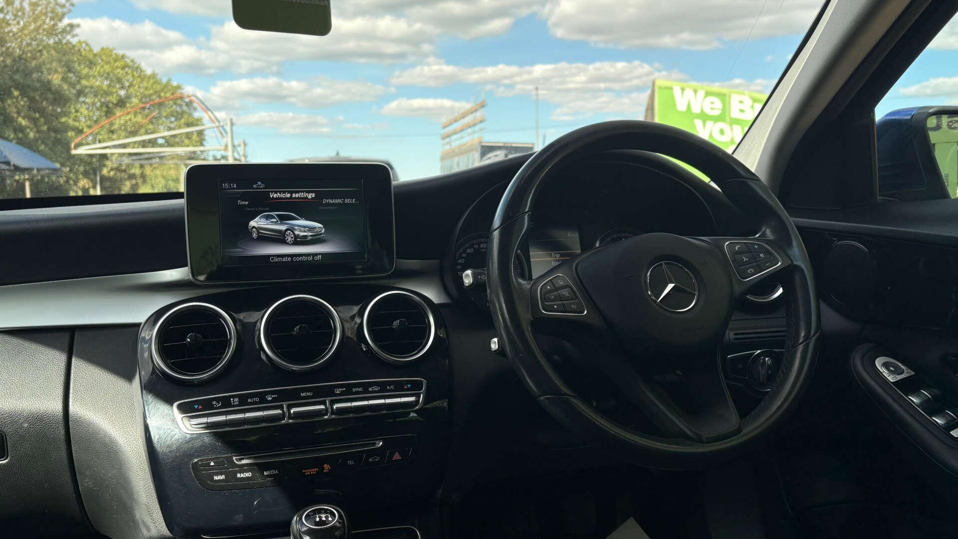 Mercedes-Benz C-Class view 37