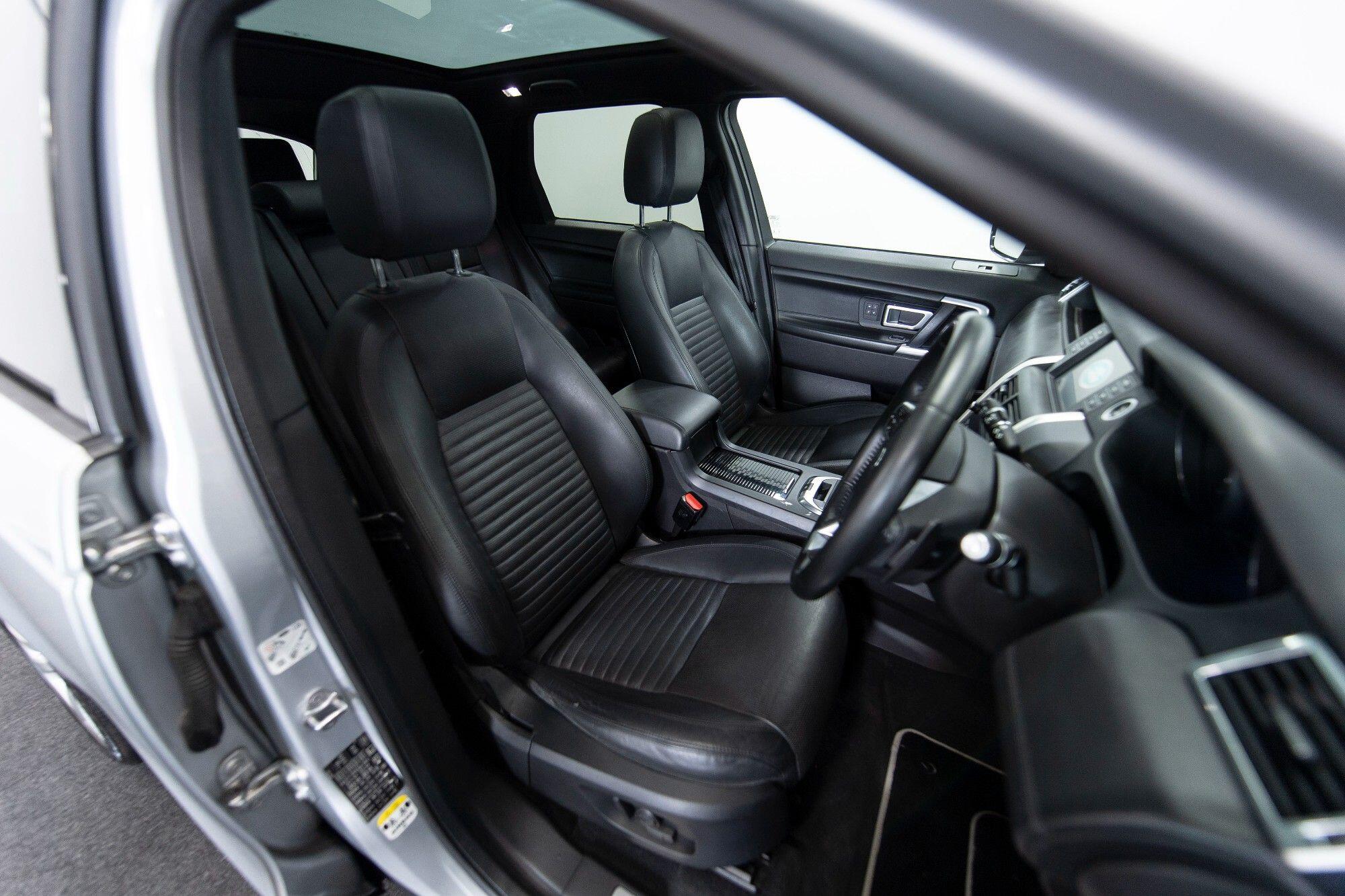 Land Rover Discovery Sport view 8