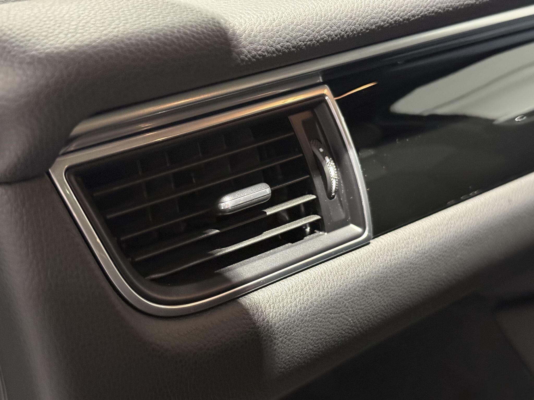 Porsche Macan view 80