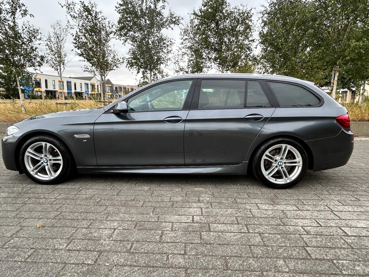 BMW 5 Series view 3