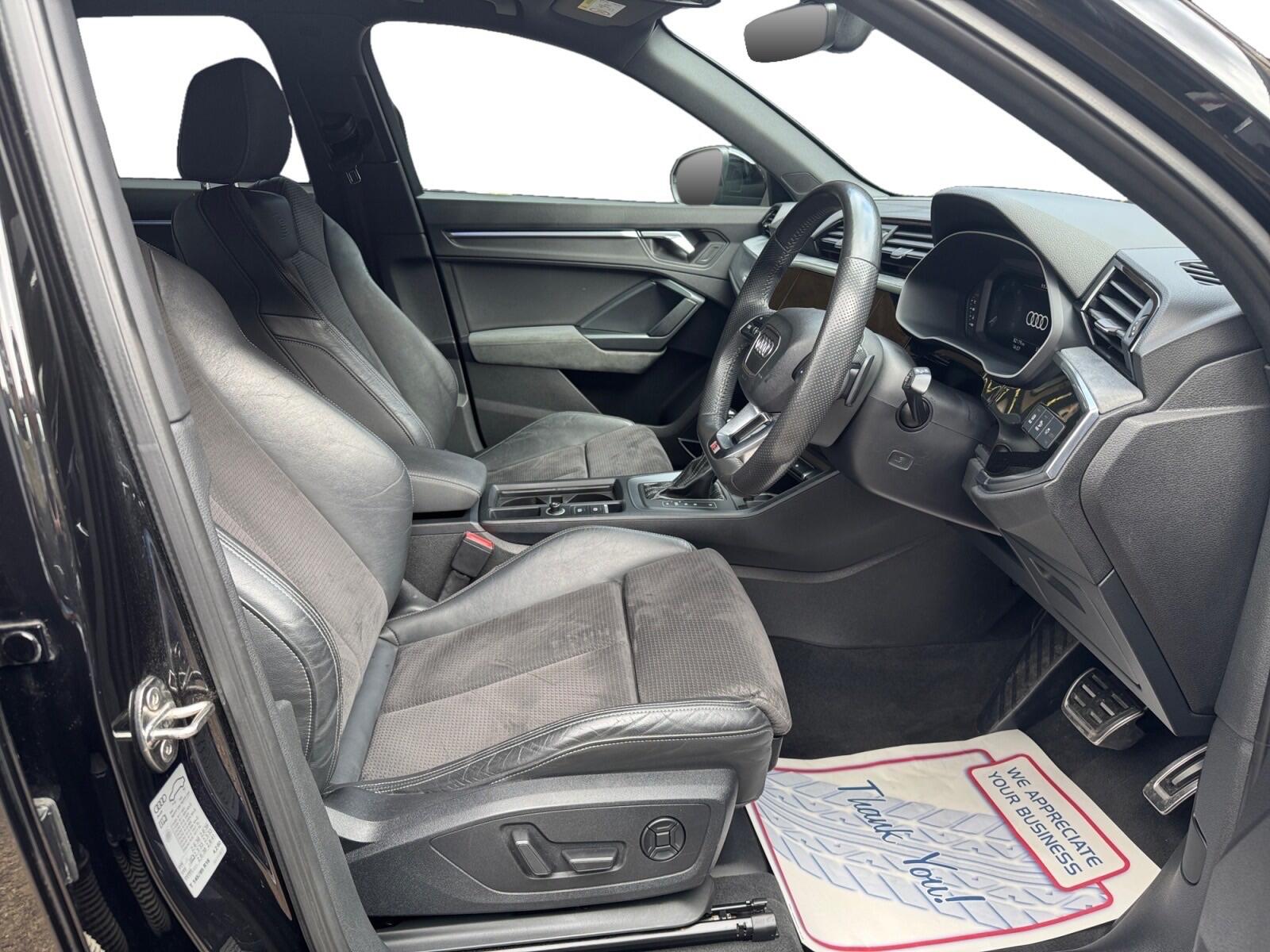 Audi Q3 view 13