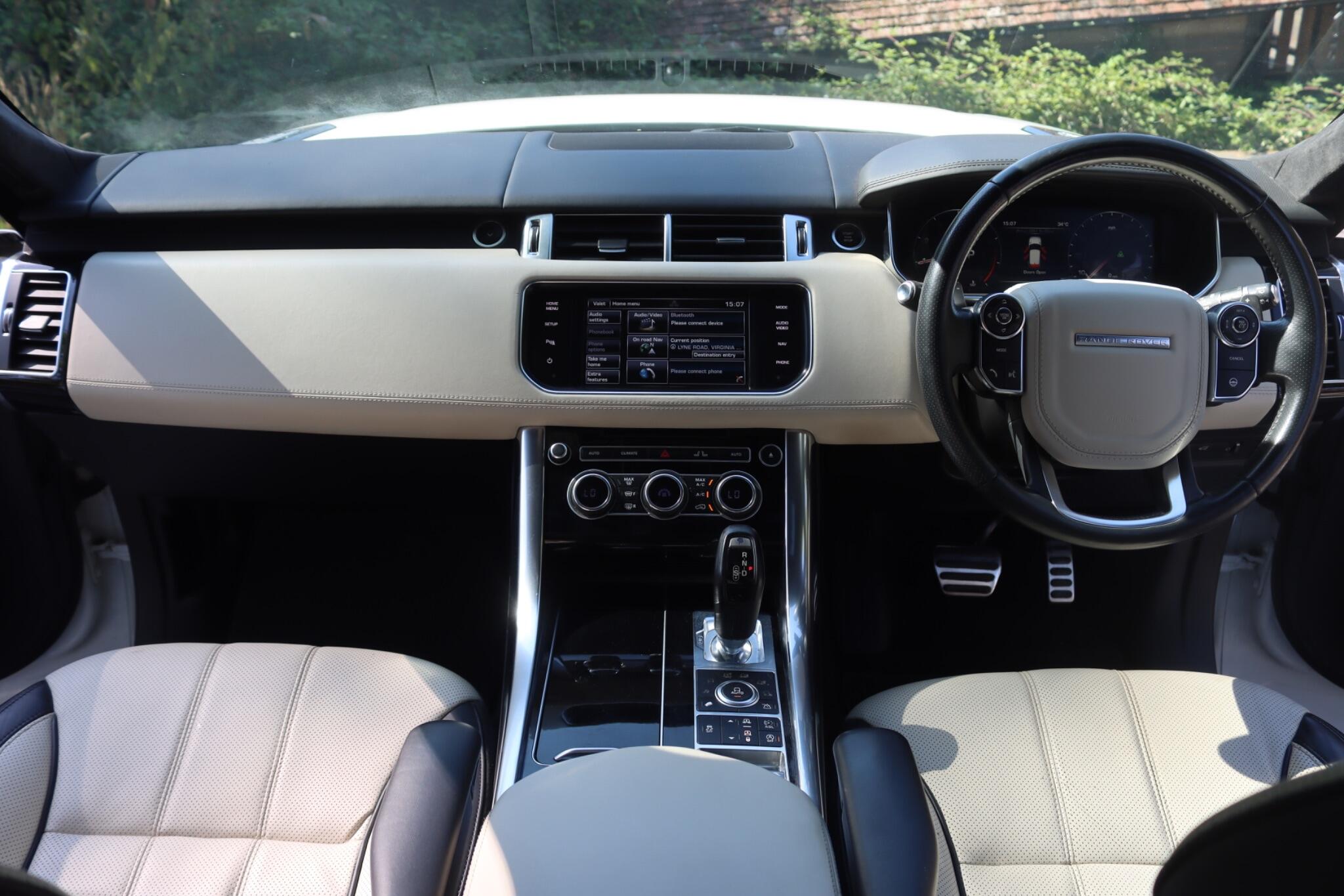 Land Rover Range Rover Sport view 3