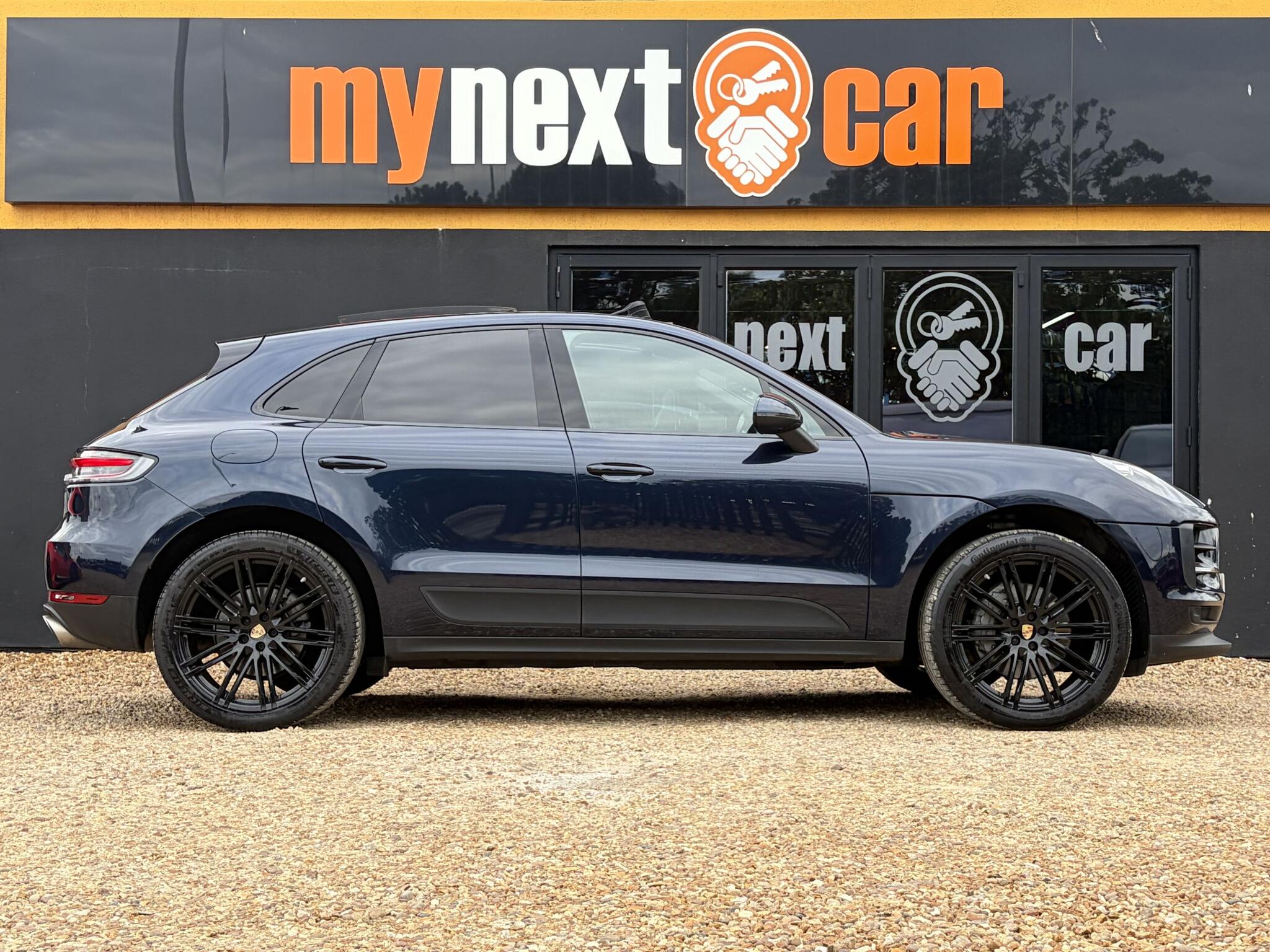 Porsche Macan view 11