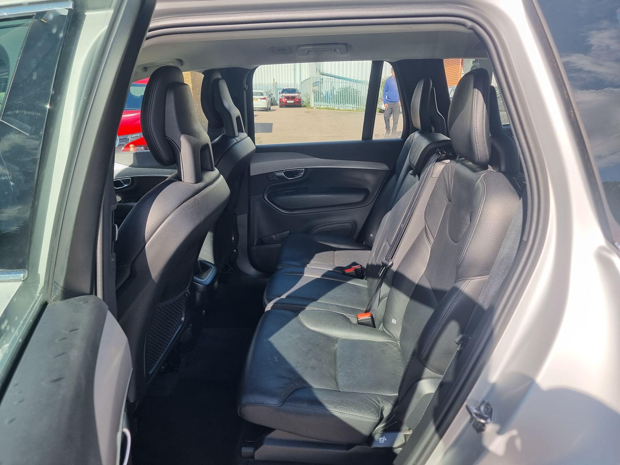 Volvo XC90 view 18