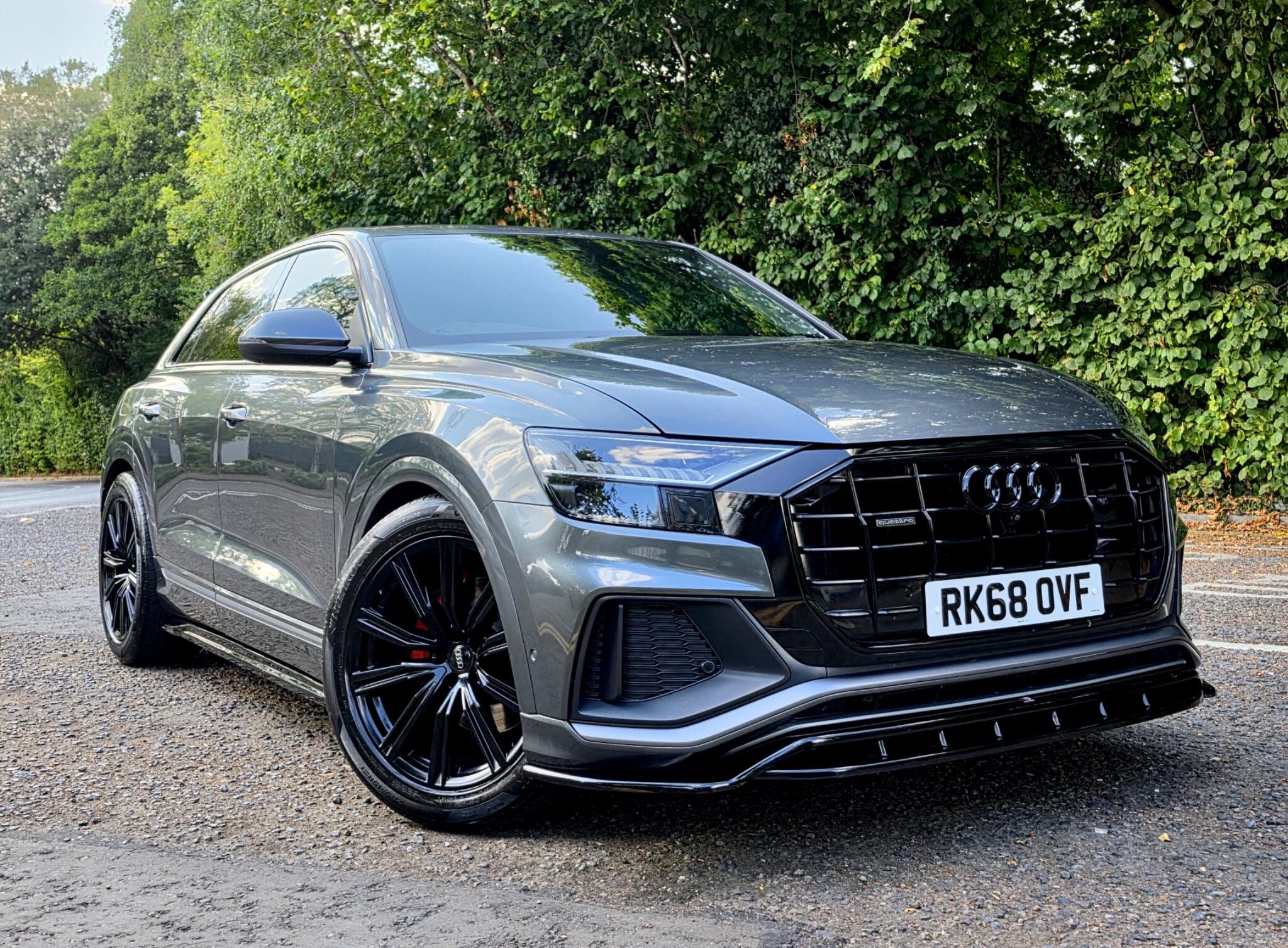 Audi Q8 view 16