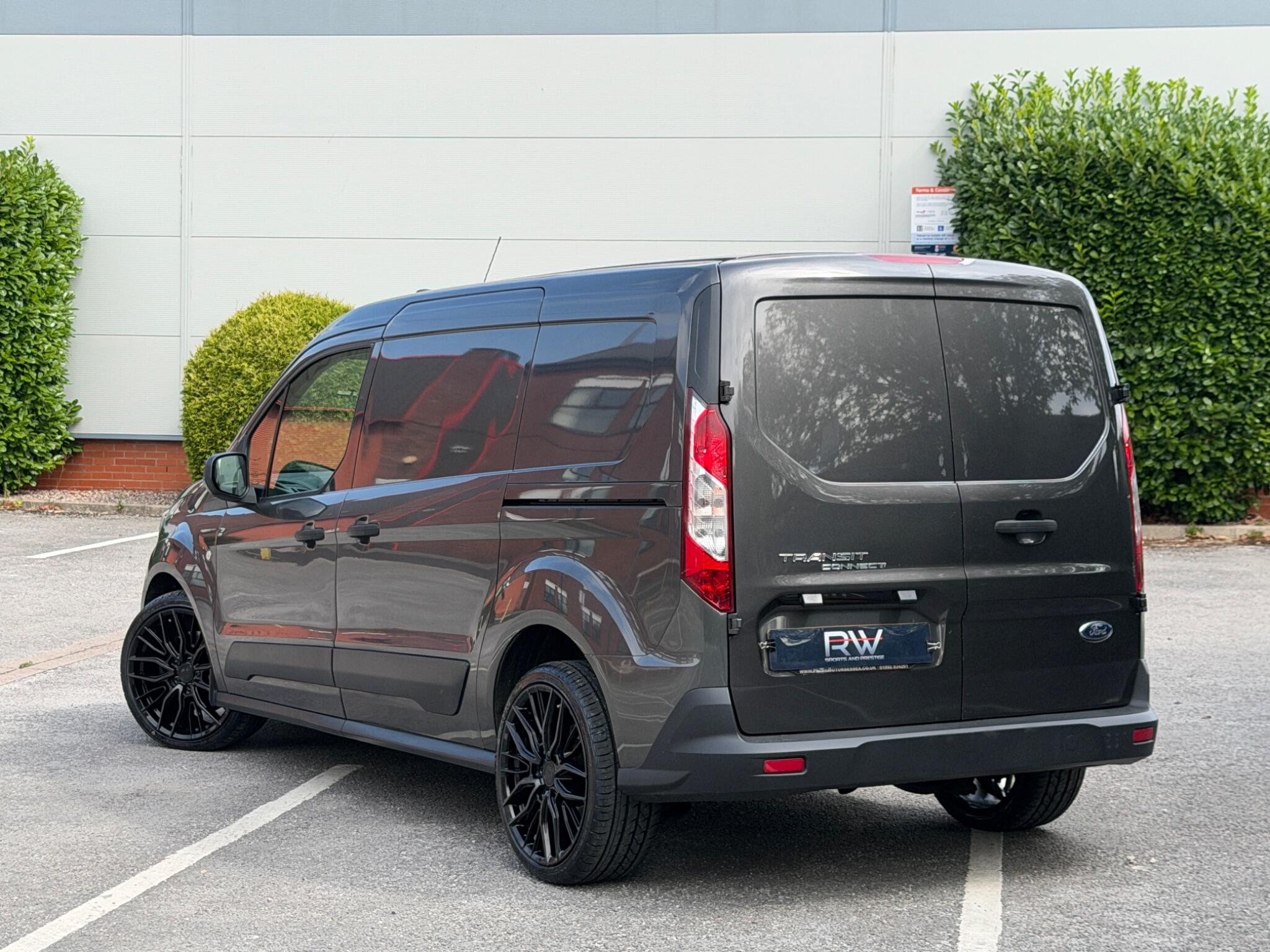 Ford Transit Connect view 35