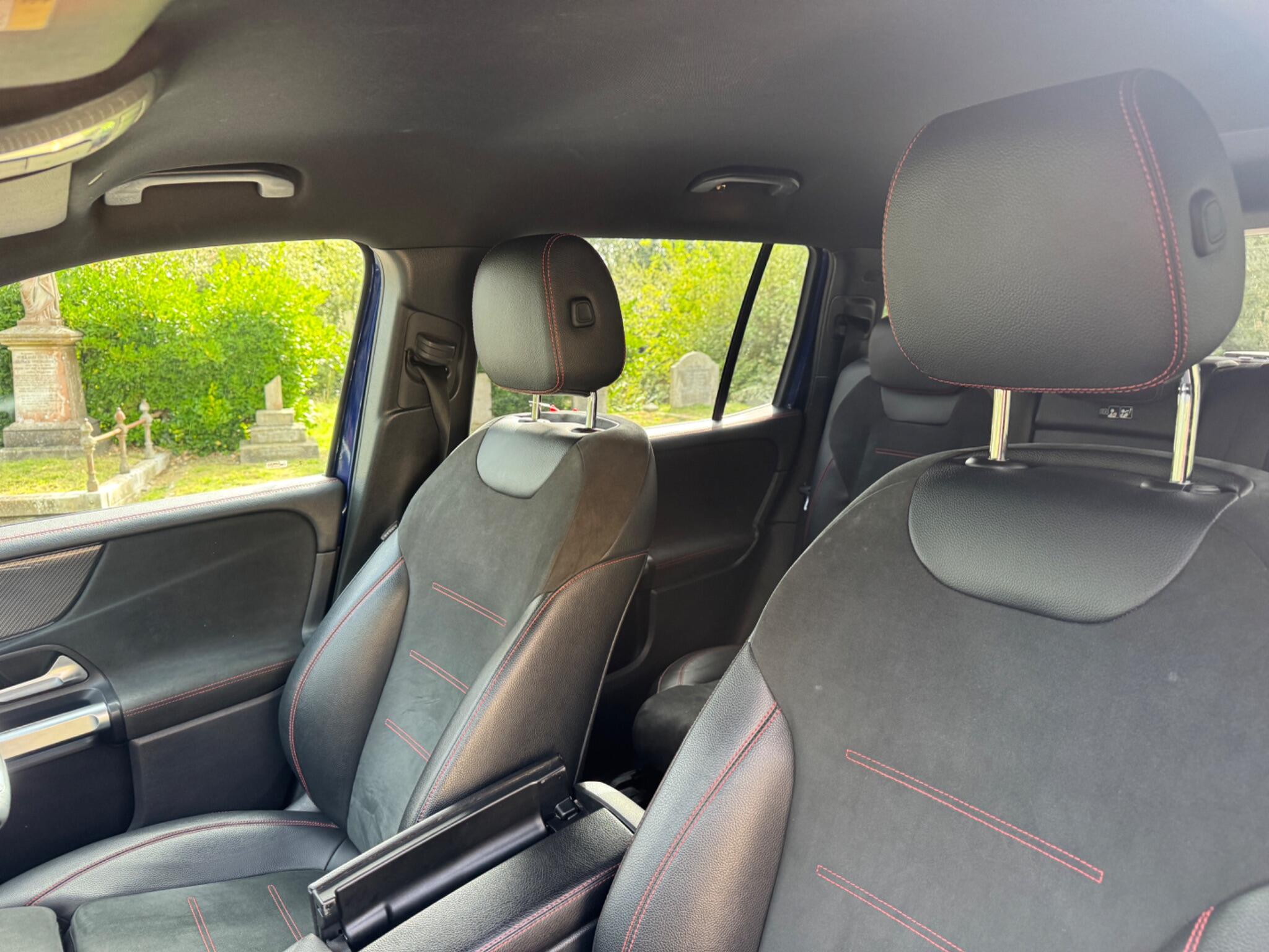 Mercedes-Benz GLB view 77