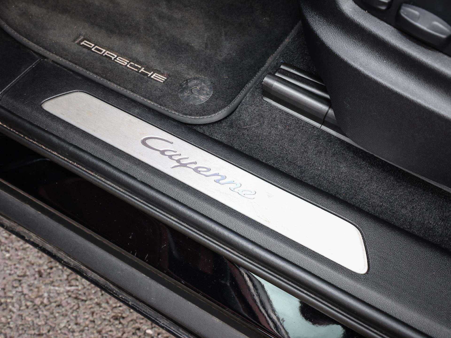 Porsche Cayenne view 25