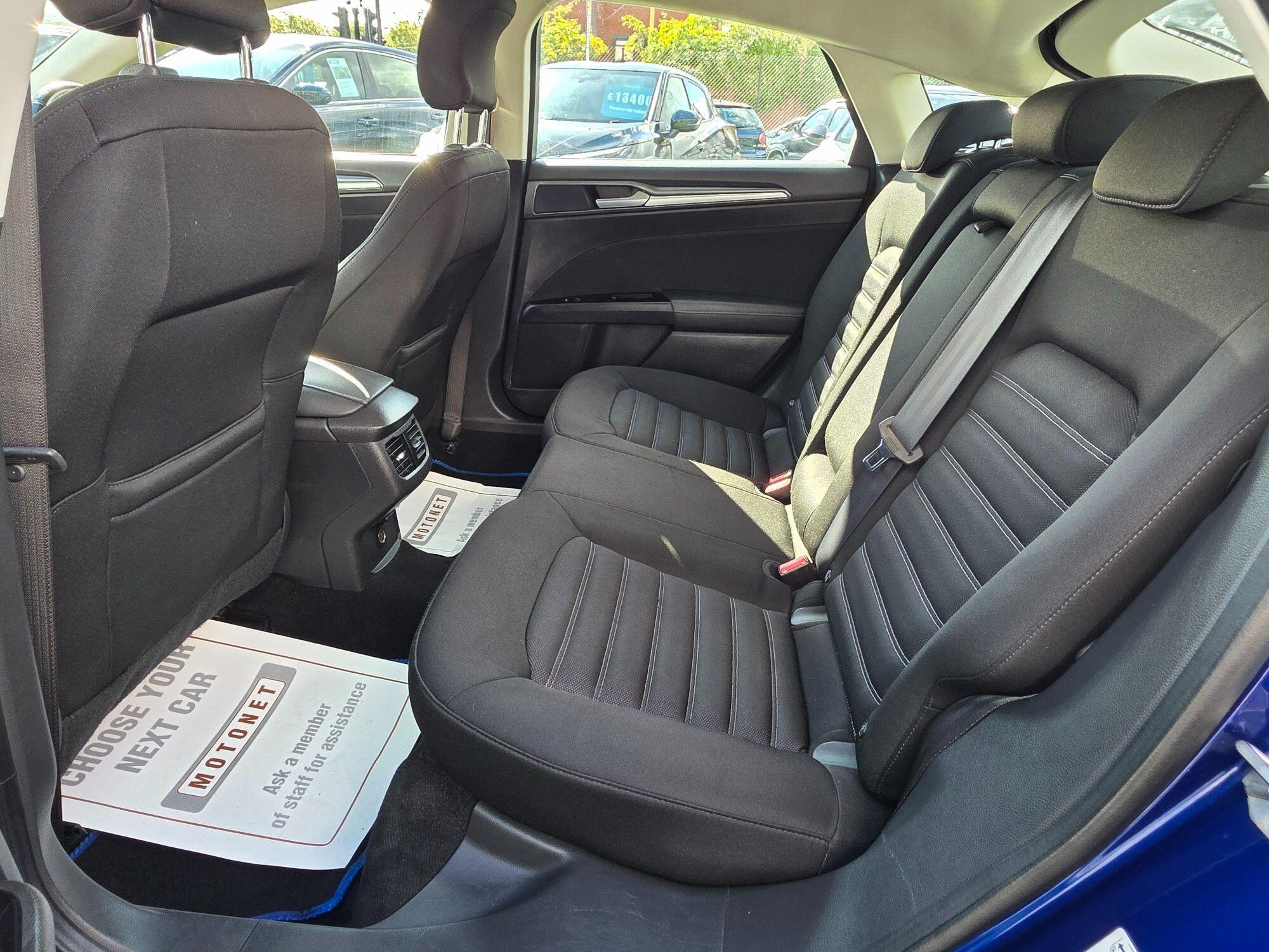 Ford Mondeo view 13