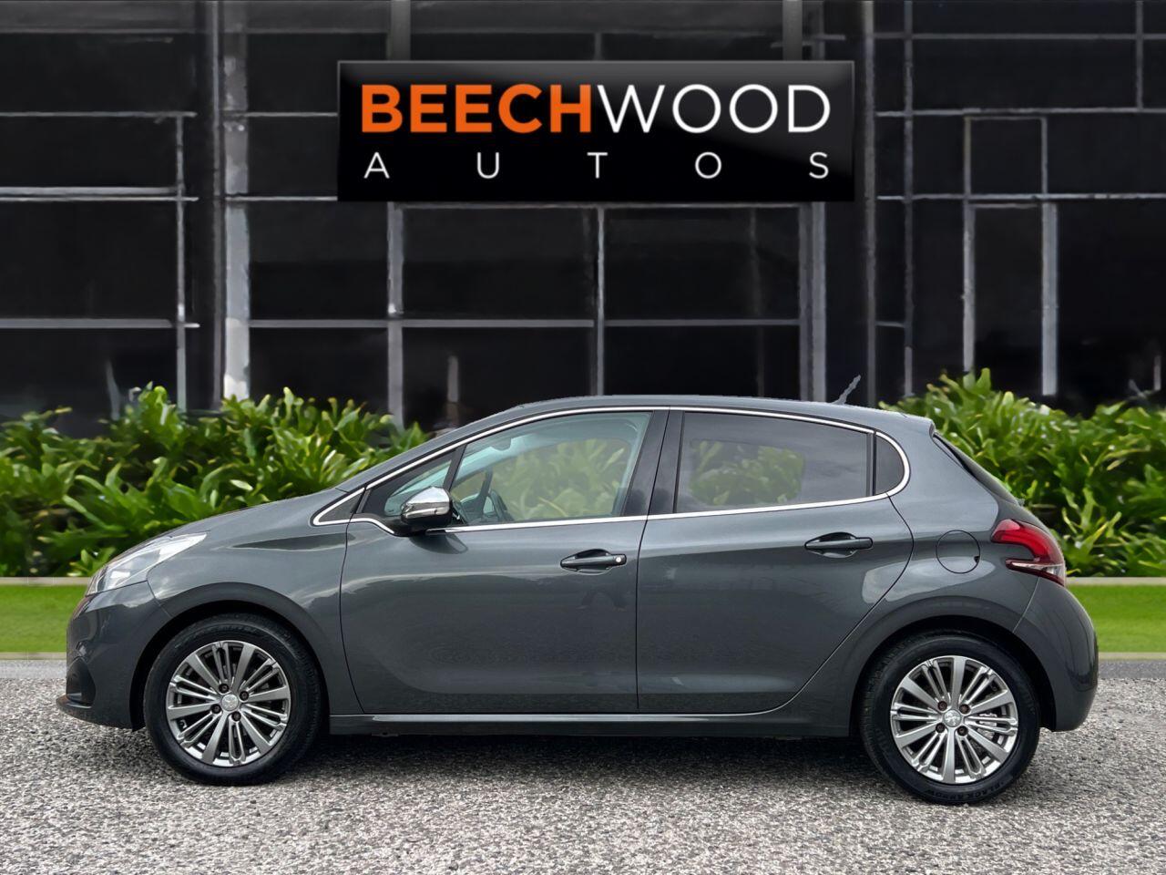 Peugeot 208 view 4