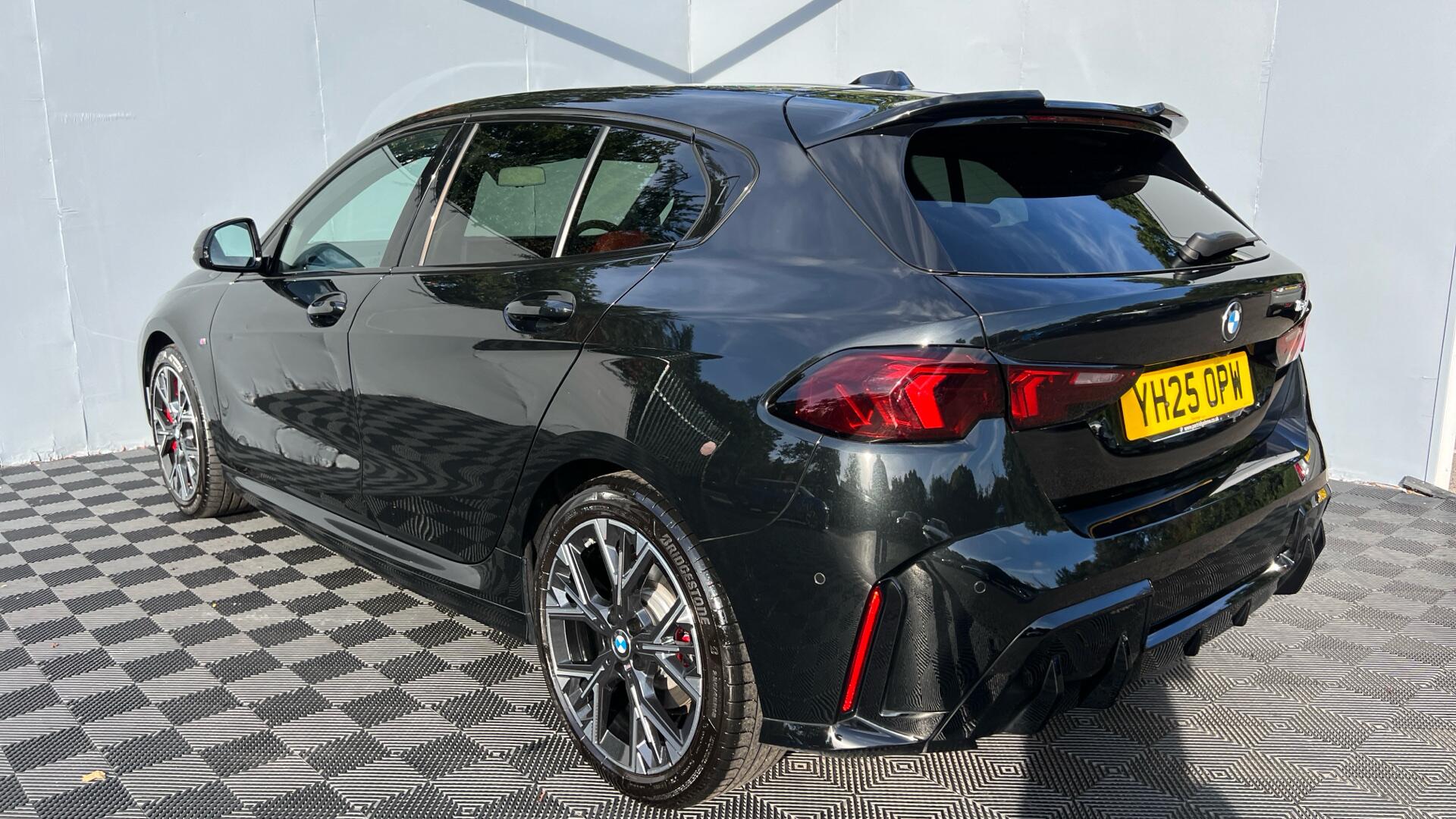 BMW 1 Series view 28