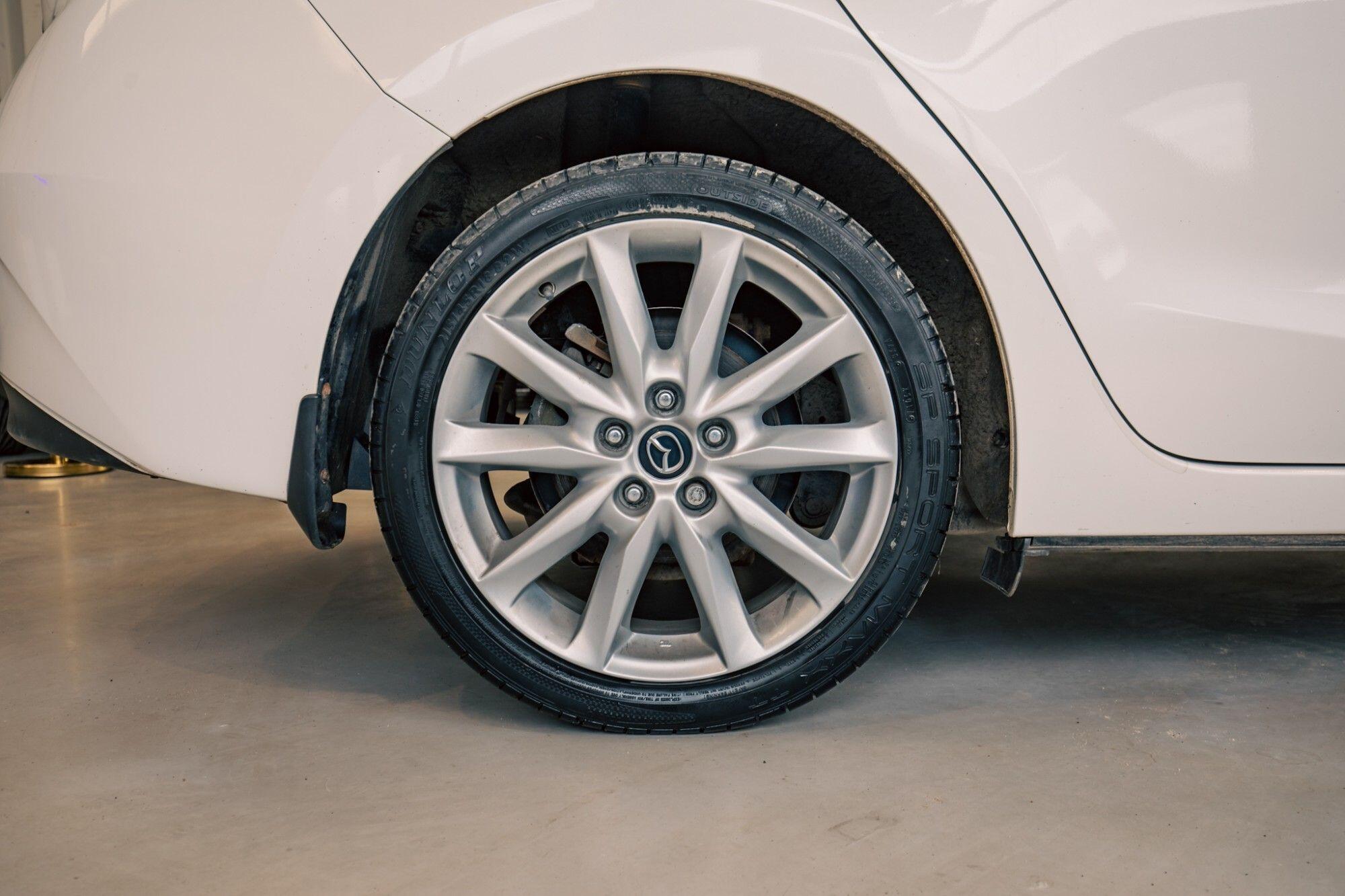 Mazda Mazda3 view 8