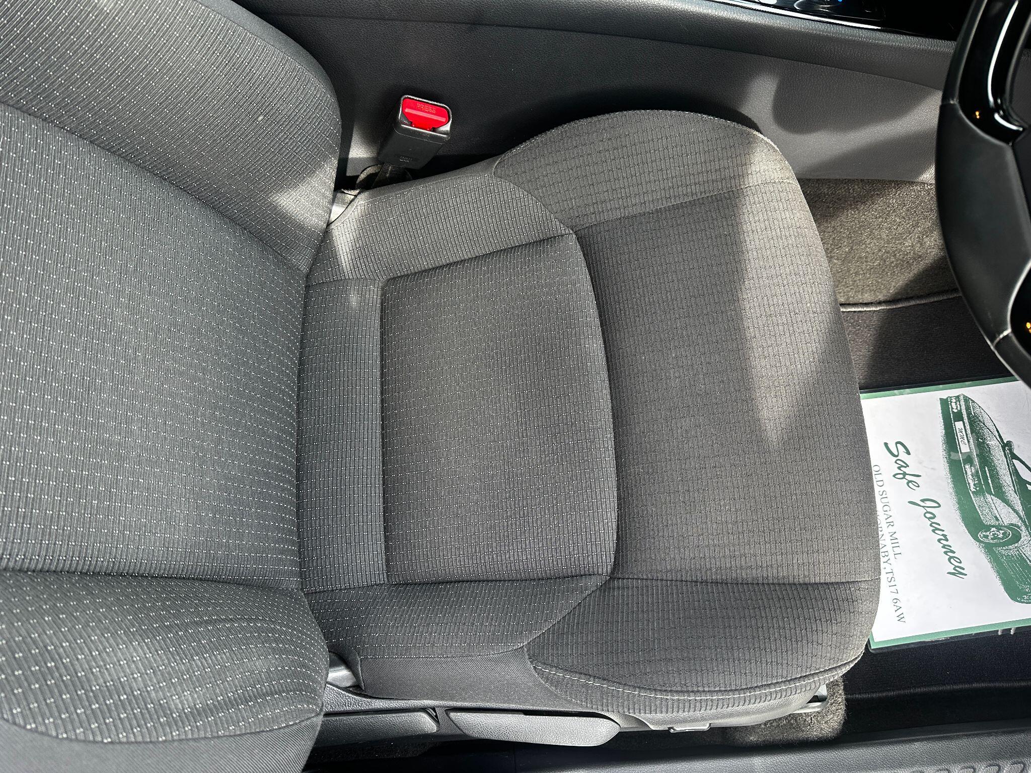 Toyota C-HR view 28