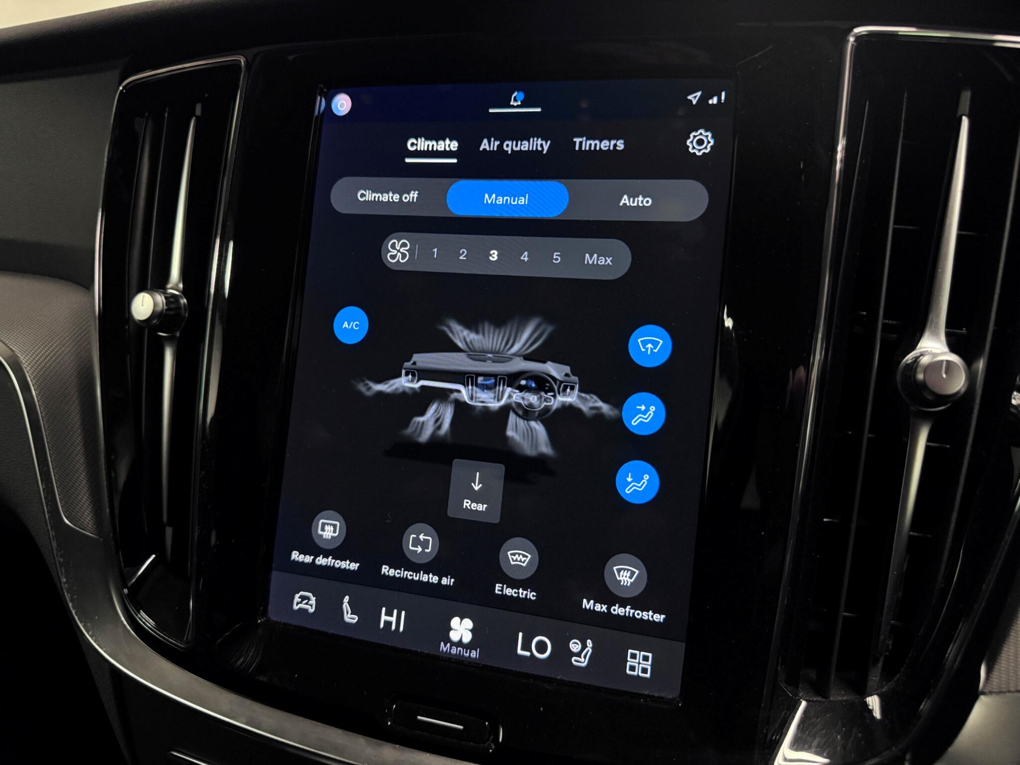 Volvo V60 Cross Country view 42
