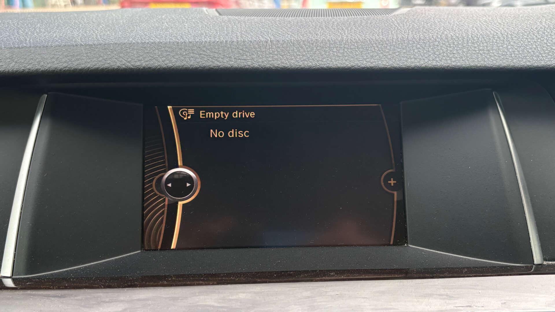 BMW 5 Series view 26