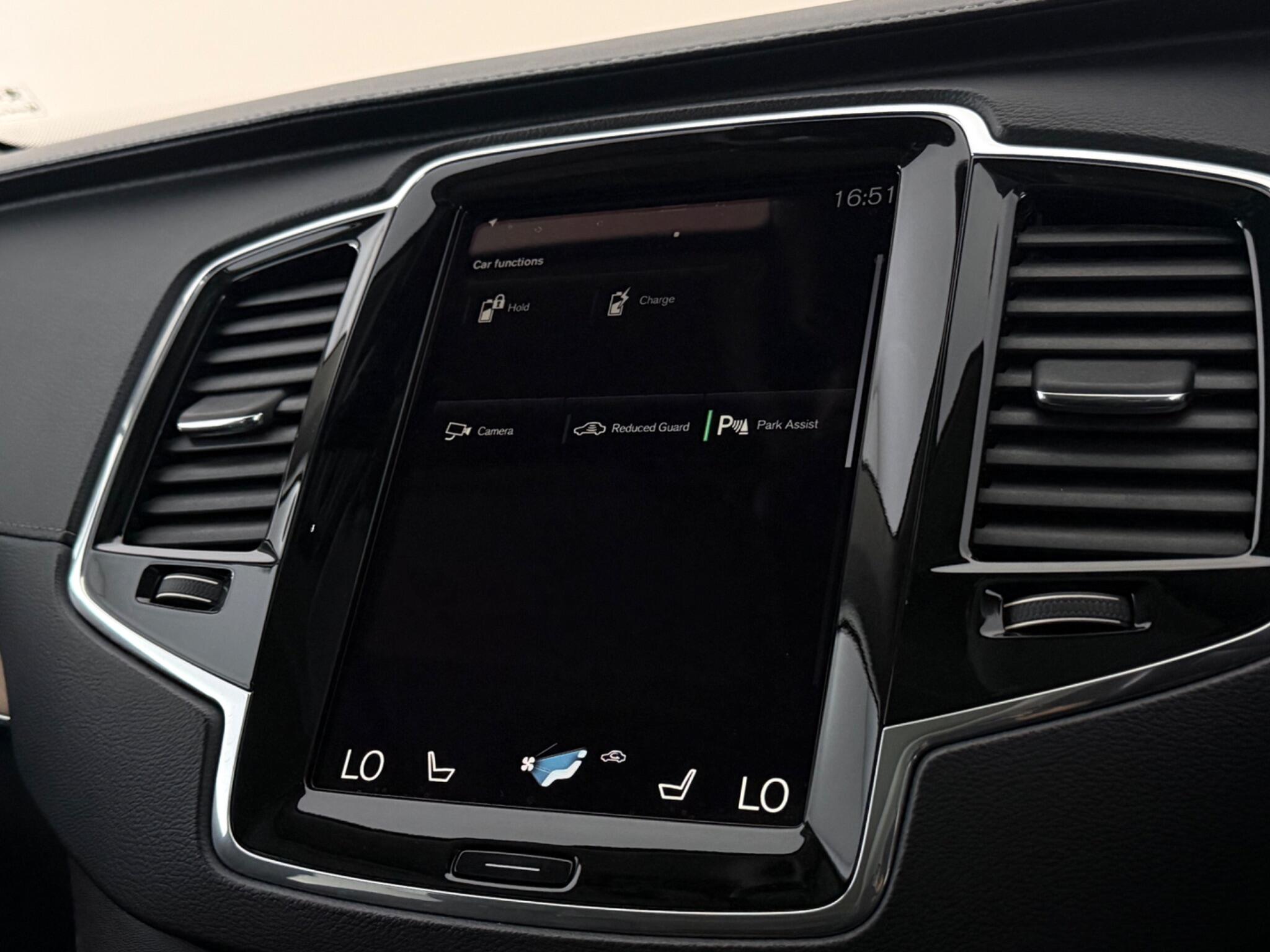 Volvo XC90 view 28