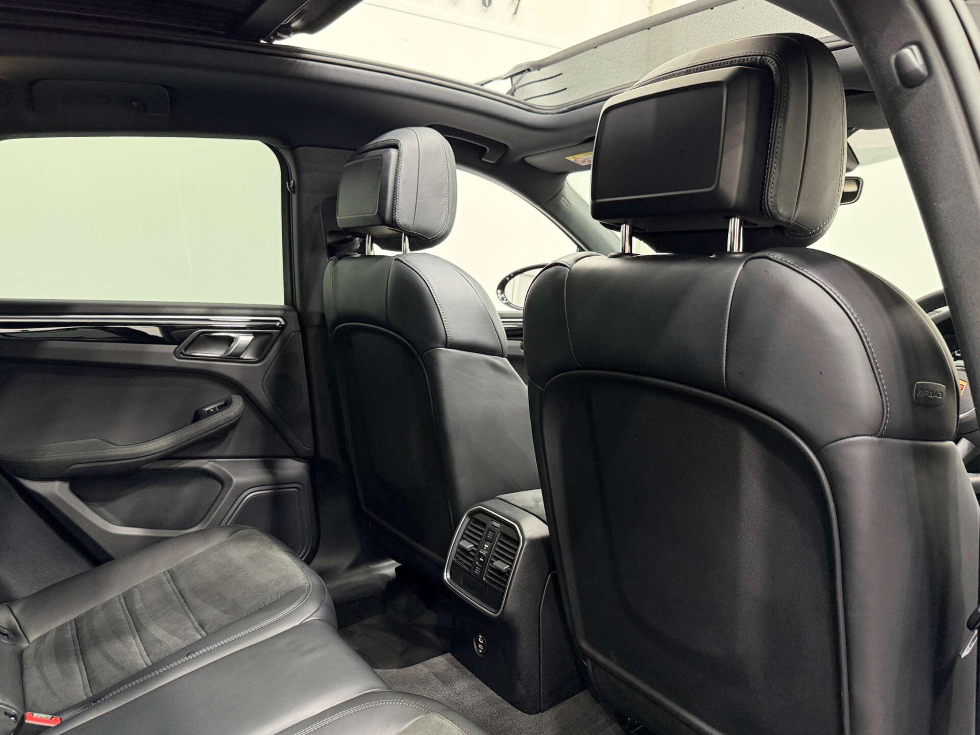 Porsche Macan view 15