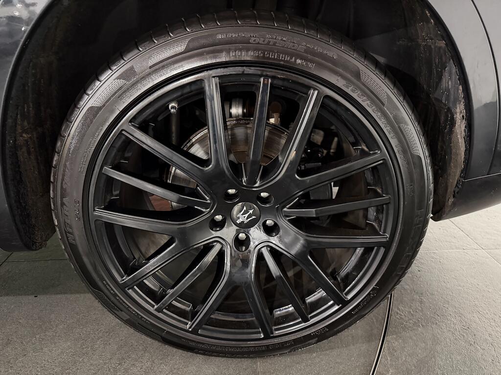 Maserati Levante view 29