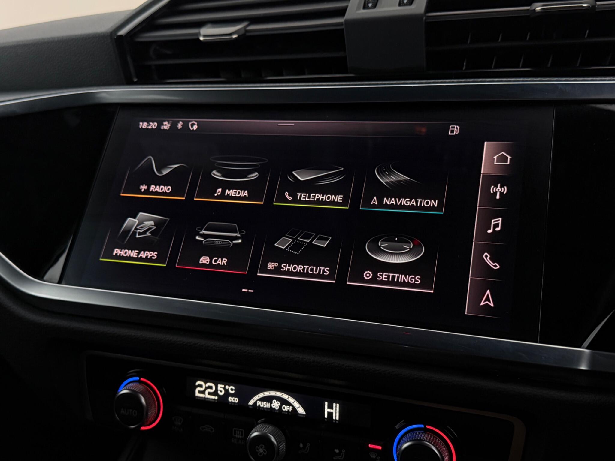 Audi Q3 view 23