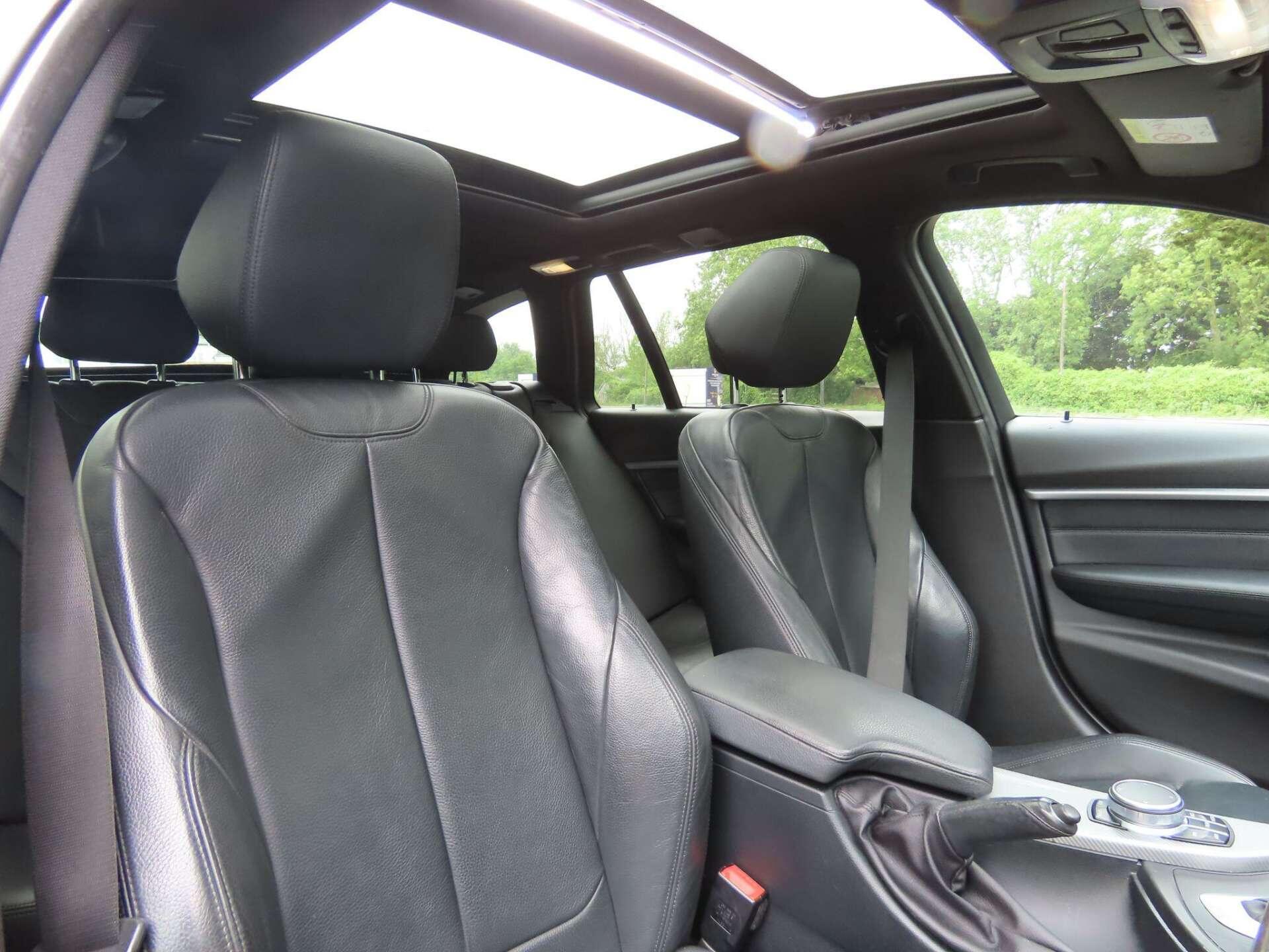 BMW 3 Series view 8