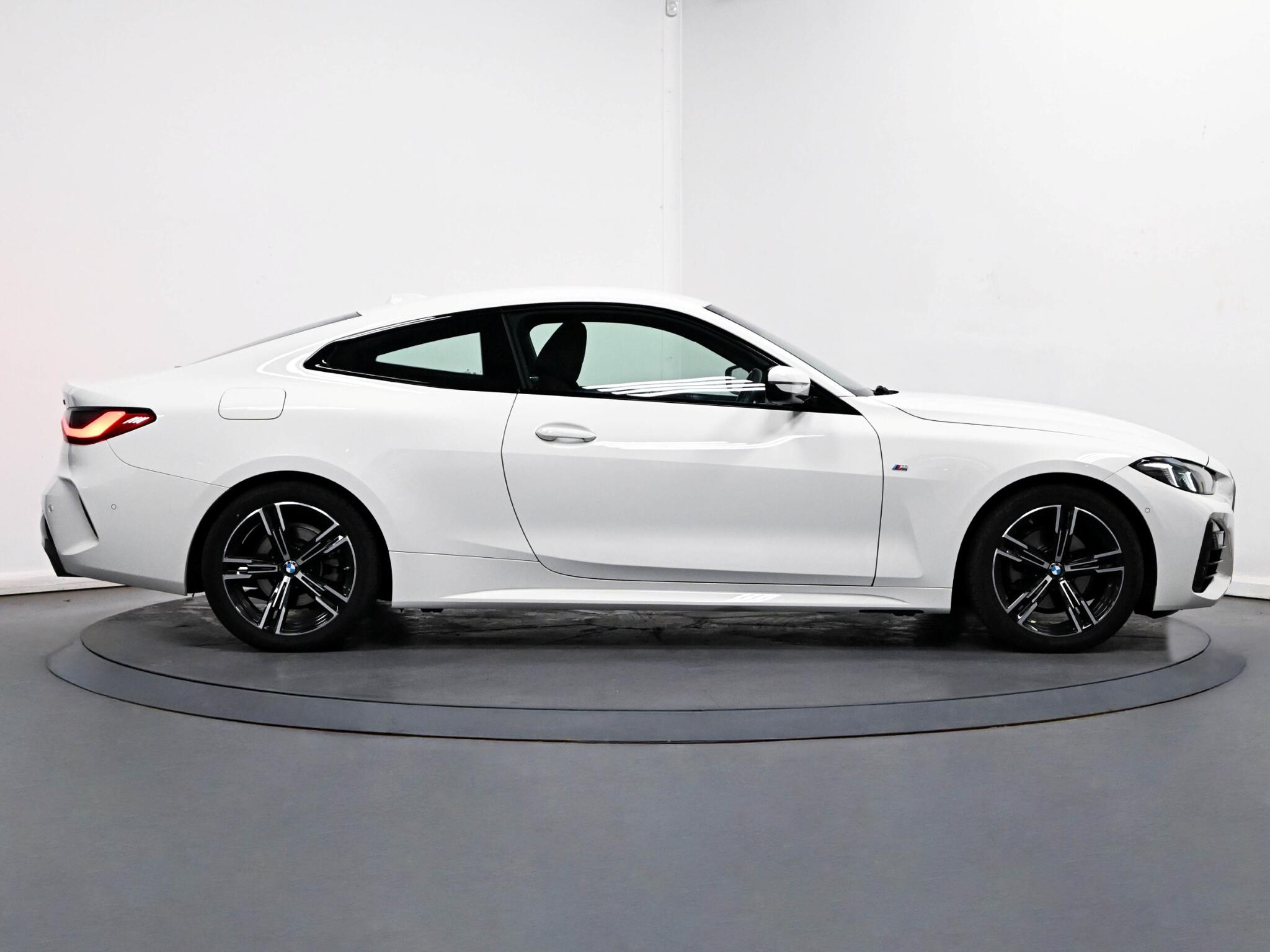 BMW 4 Series view 22