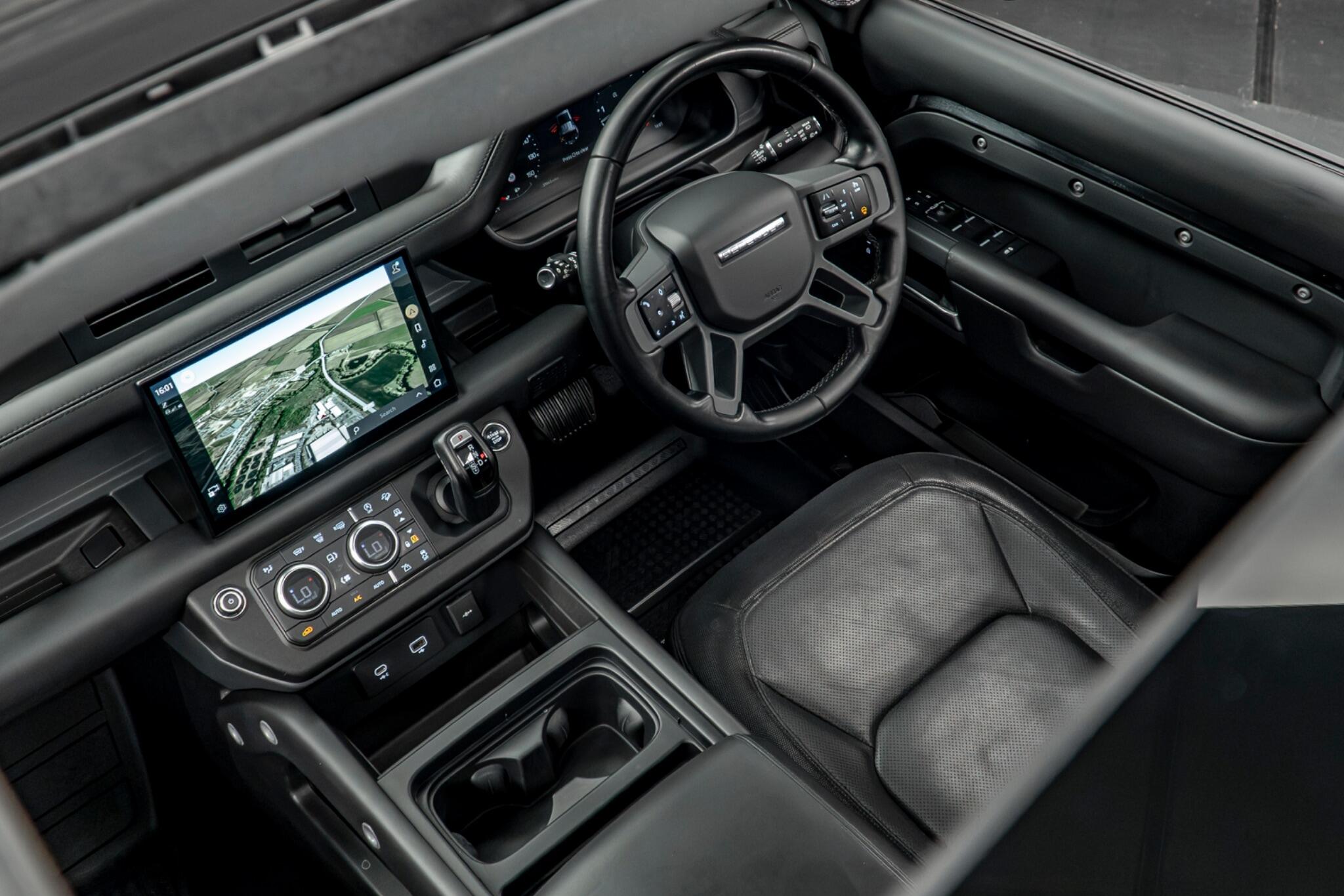Land Rover Defender 110 view 38