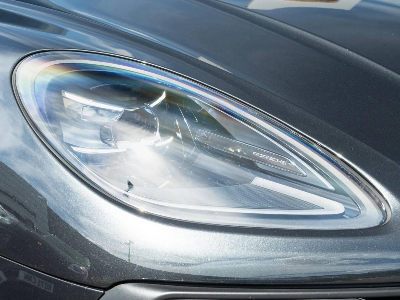 Porsche Macan view 16