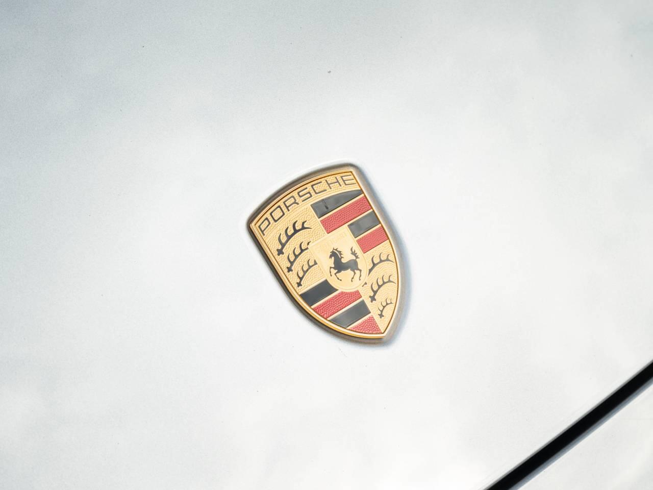 Porsche 911 view 45