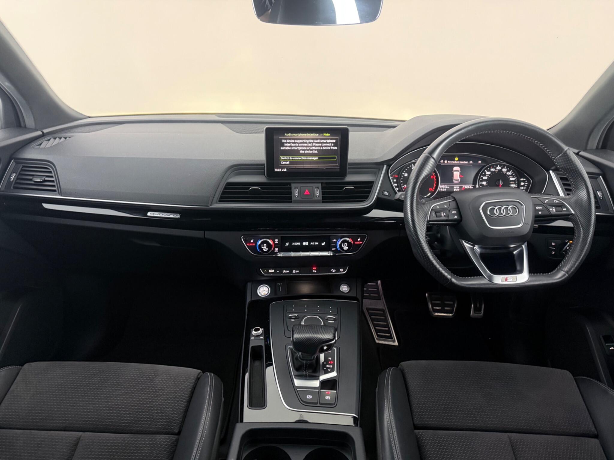 Audi Q5 view 12