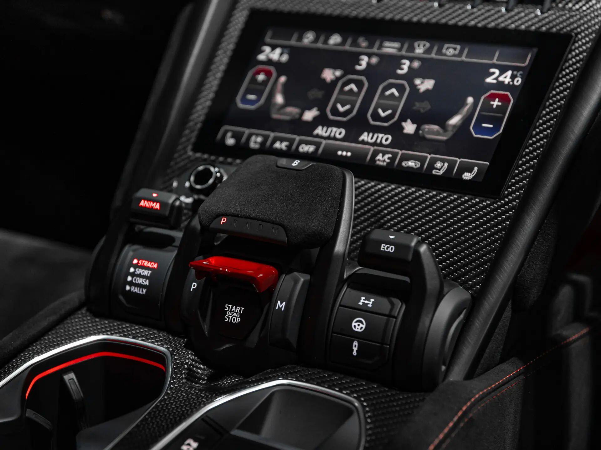 Lamborghini Urus view 31