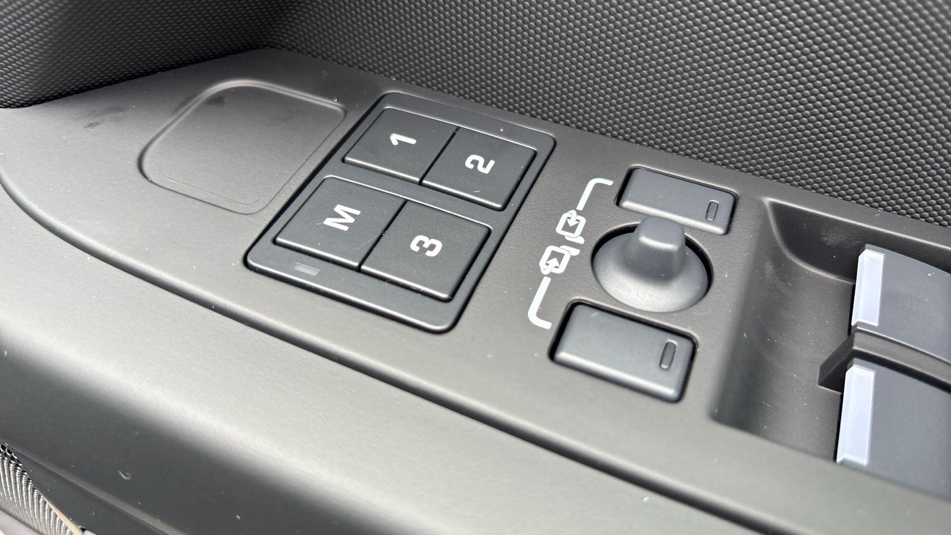Land Rover Defender view 17