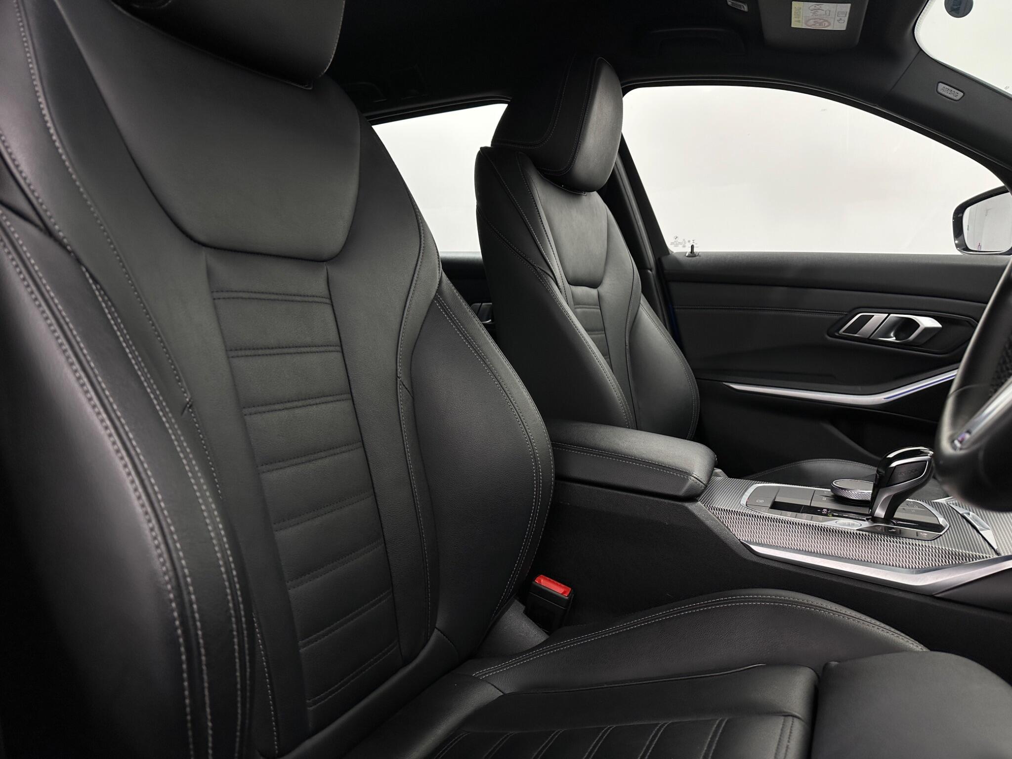 BMW 3 Series view 32