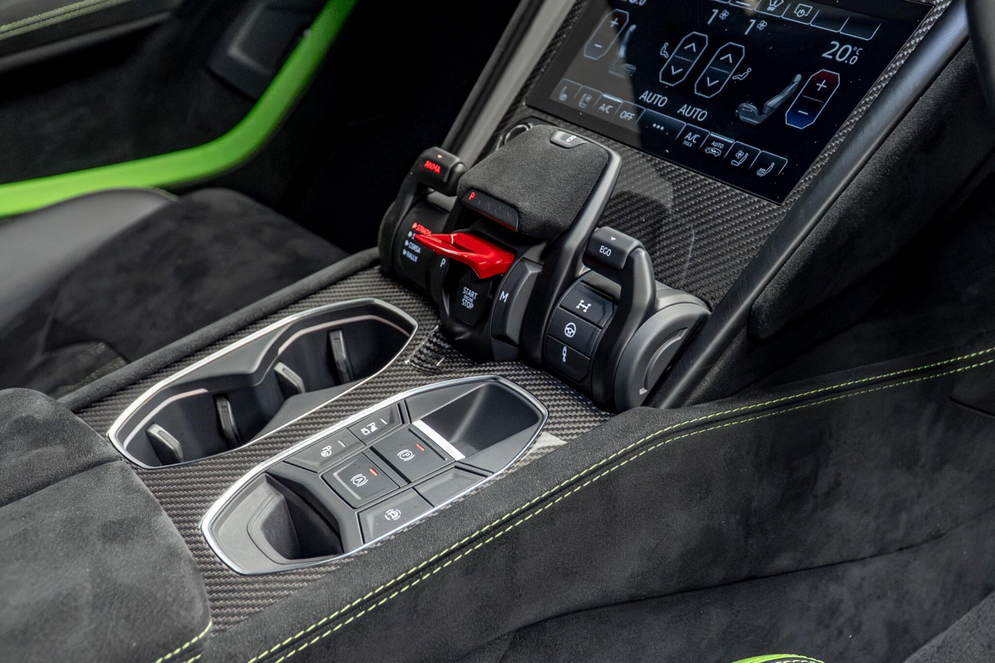 Lamborghini Urus view 33