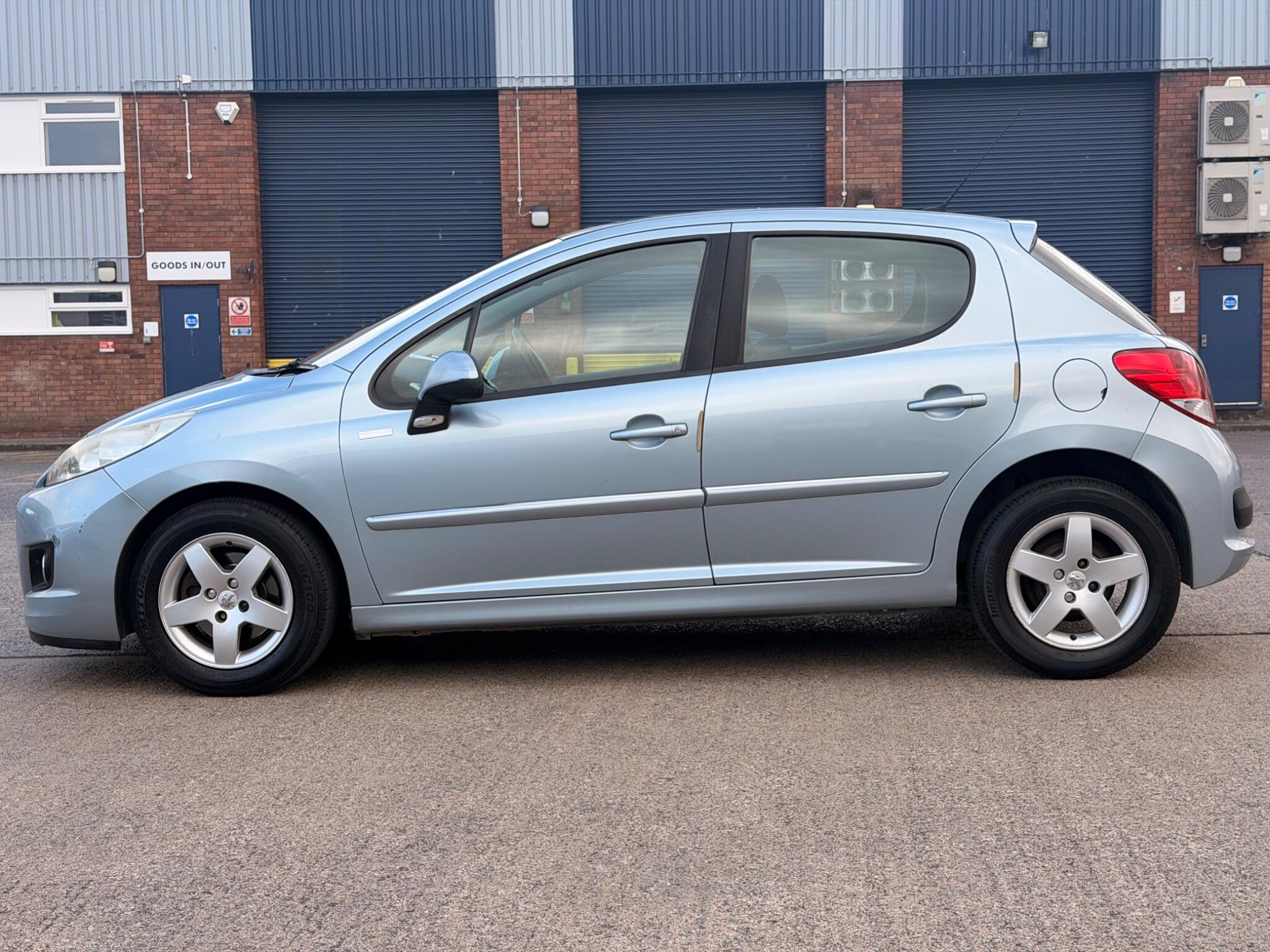 Peugeot 207 view 16