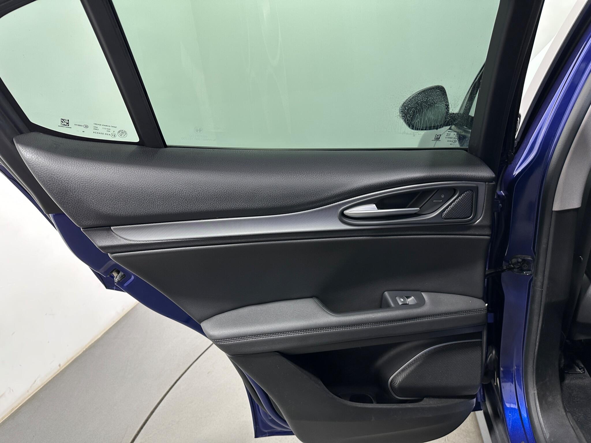 Alfa Romeo Stelvio view 39