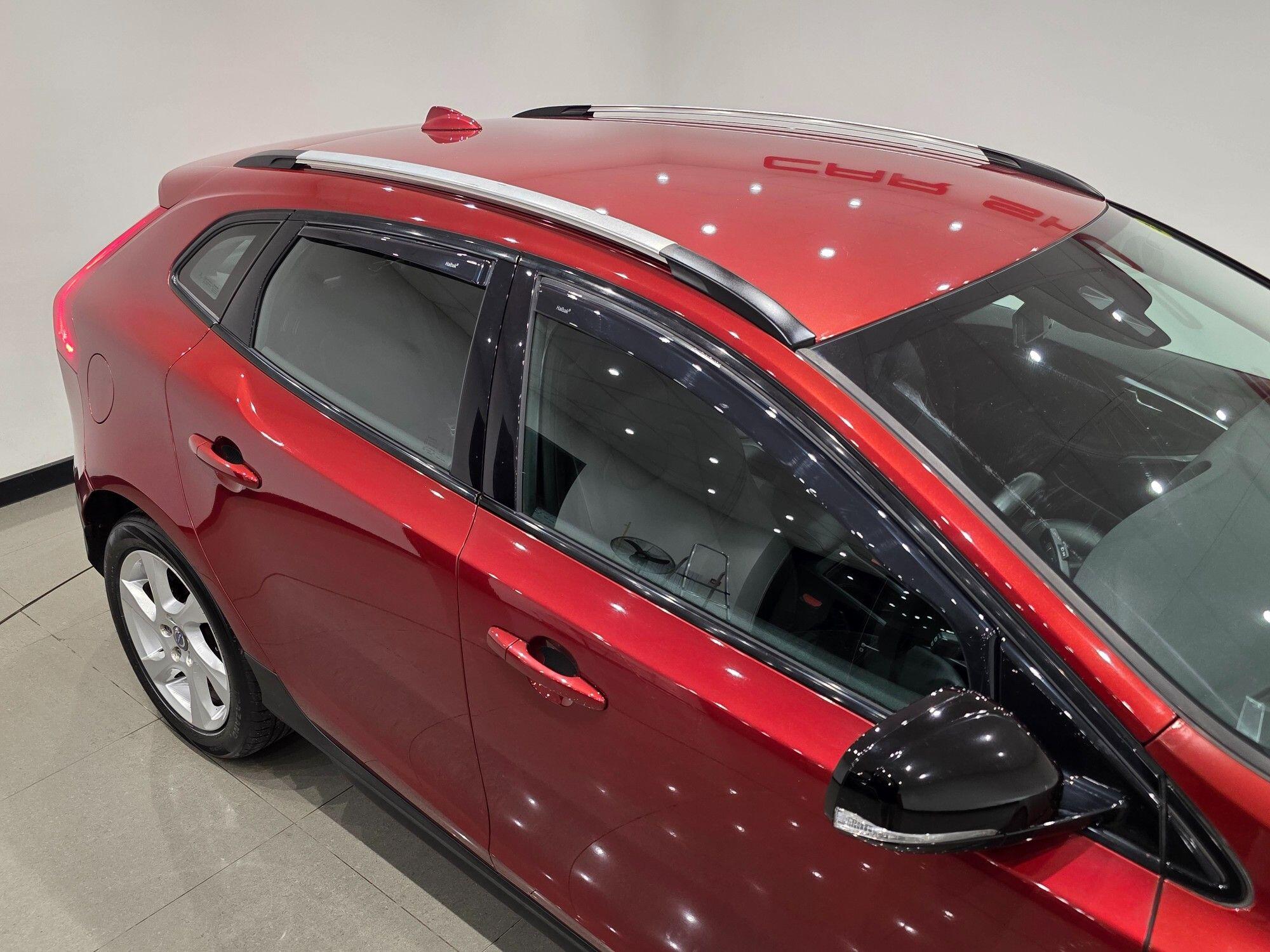 Volvo V40 Cross Country view 46
