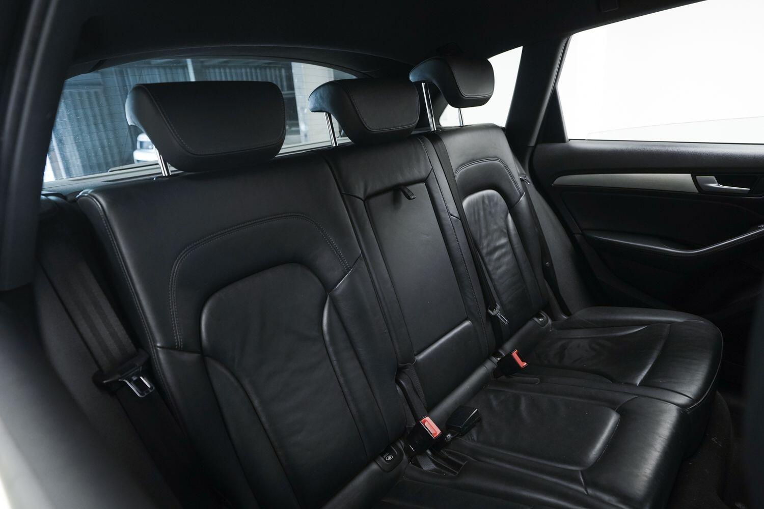 Audi Q5 view 11