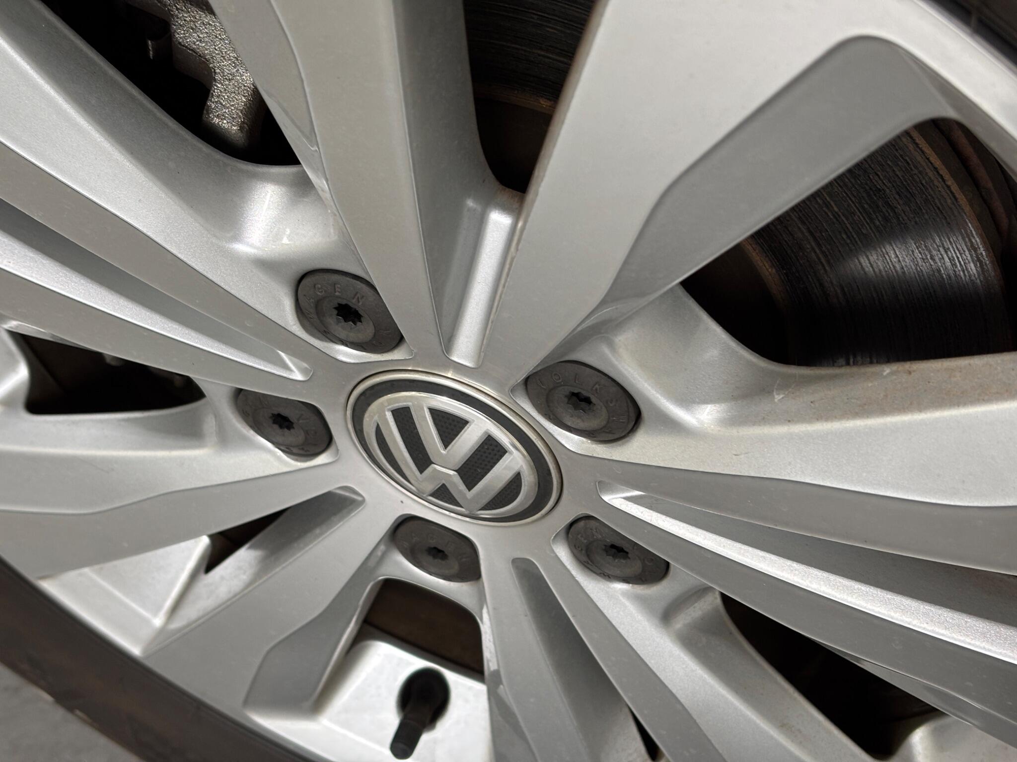 Volkswagen Golf view 2