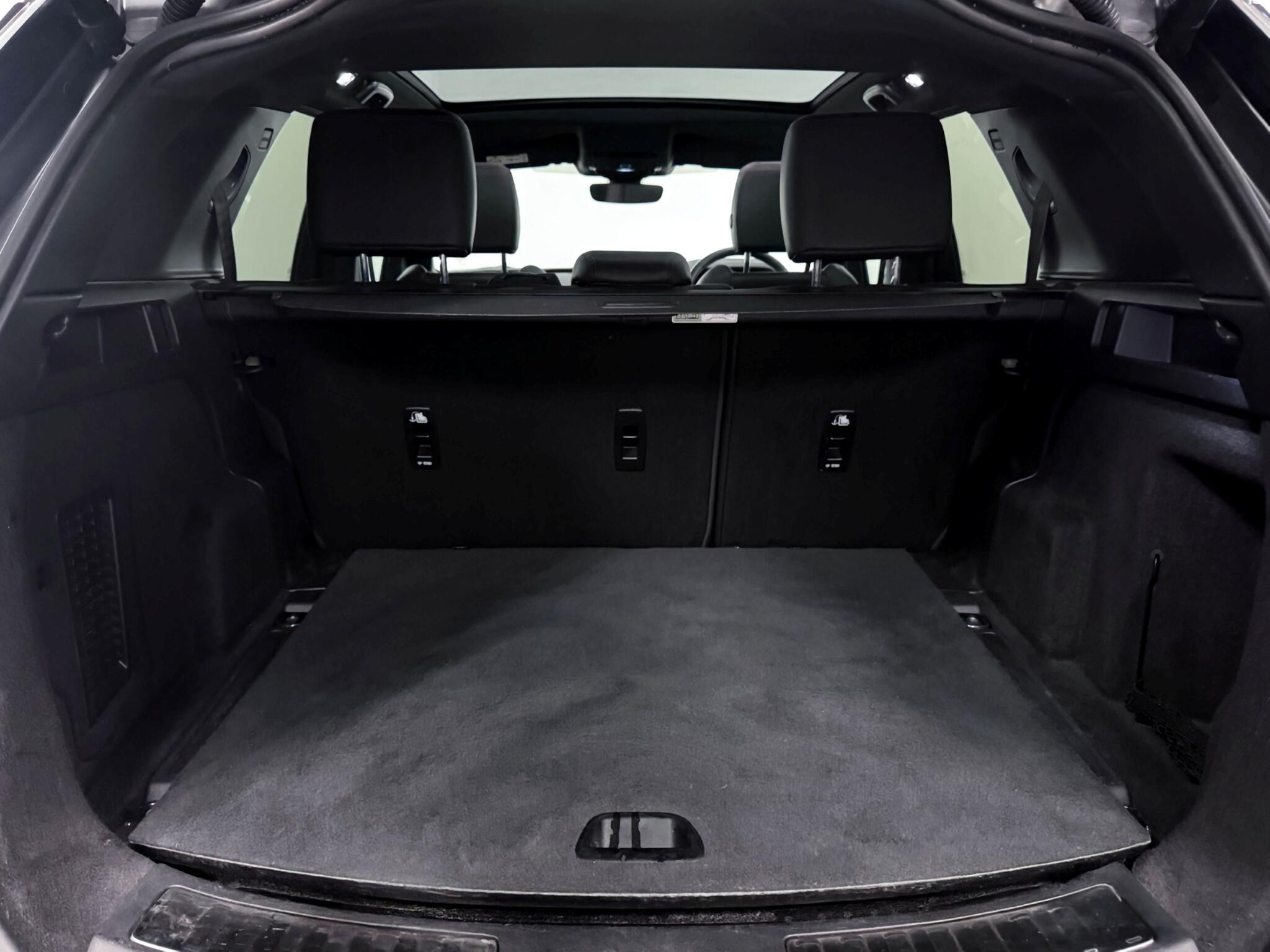 Land Rover Discovery Sport view 7