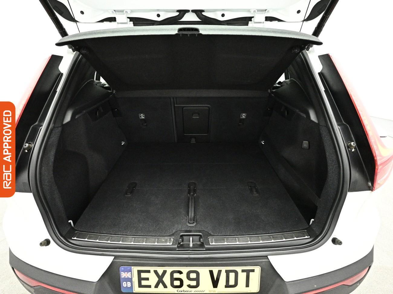 Volvo XC40 view 27