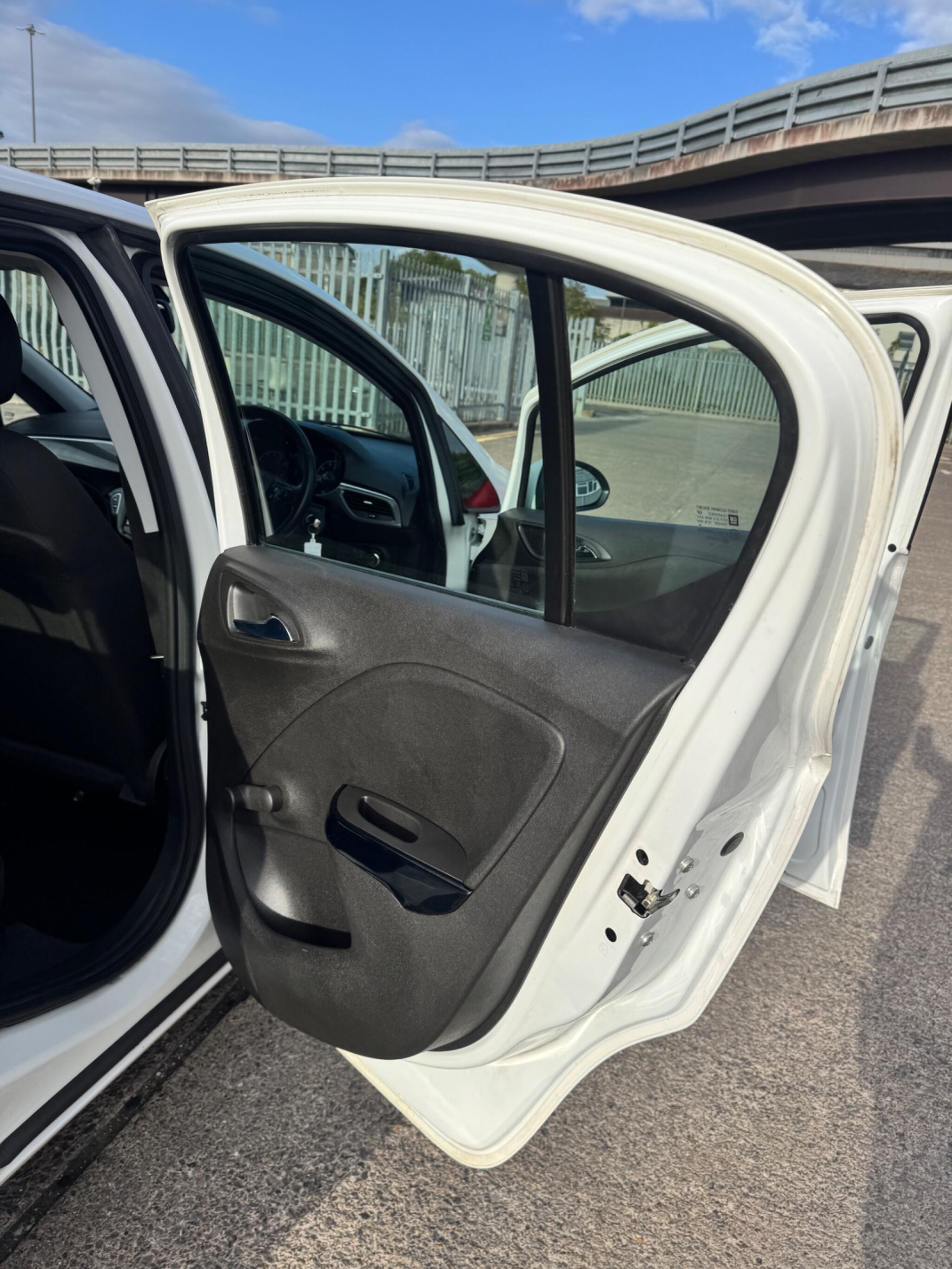 Vauxhall Corsa view 32