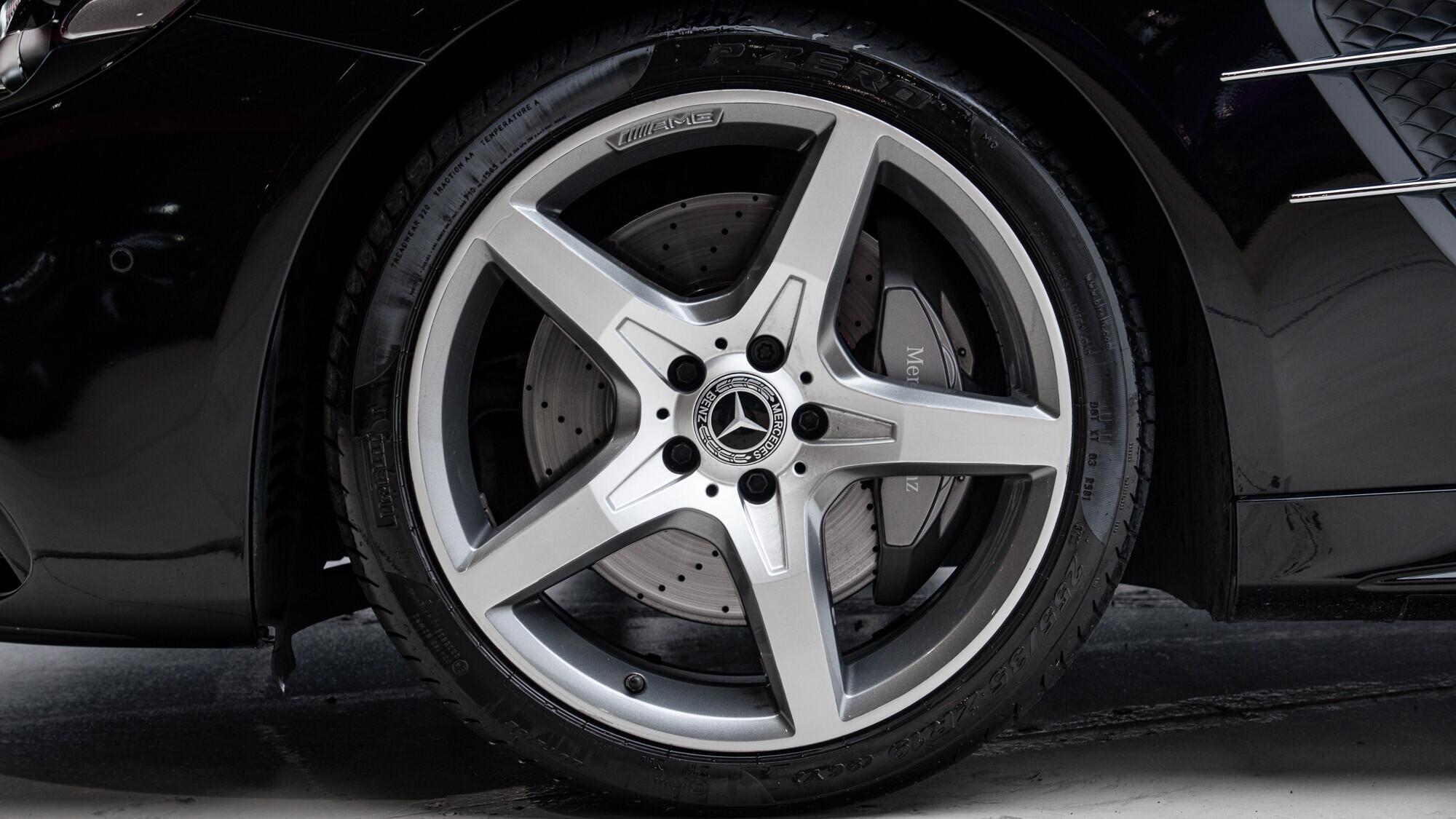 Mercedes-Benz SL view 16