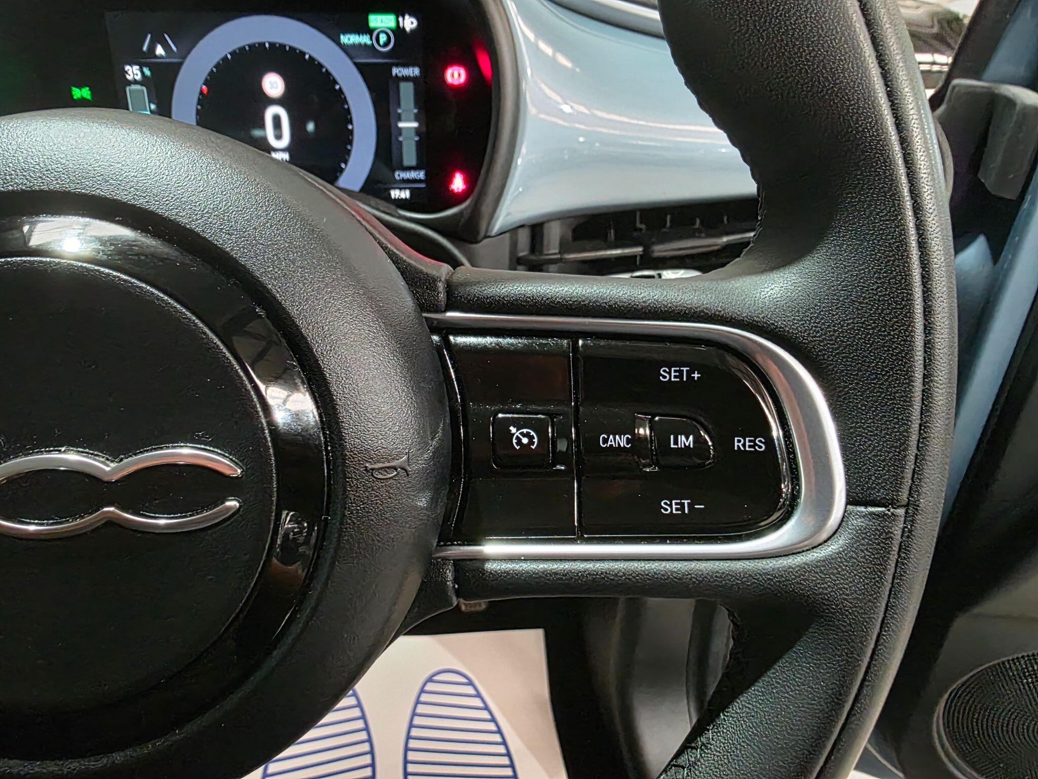 Fiat 500e view 16