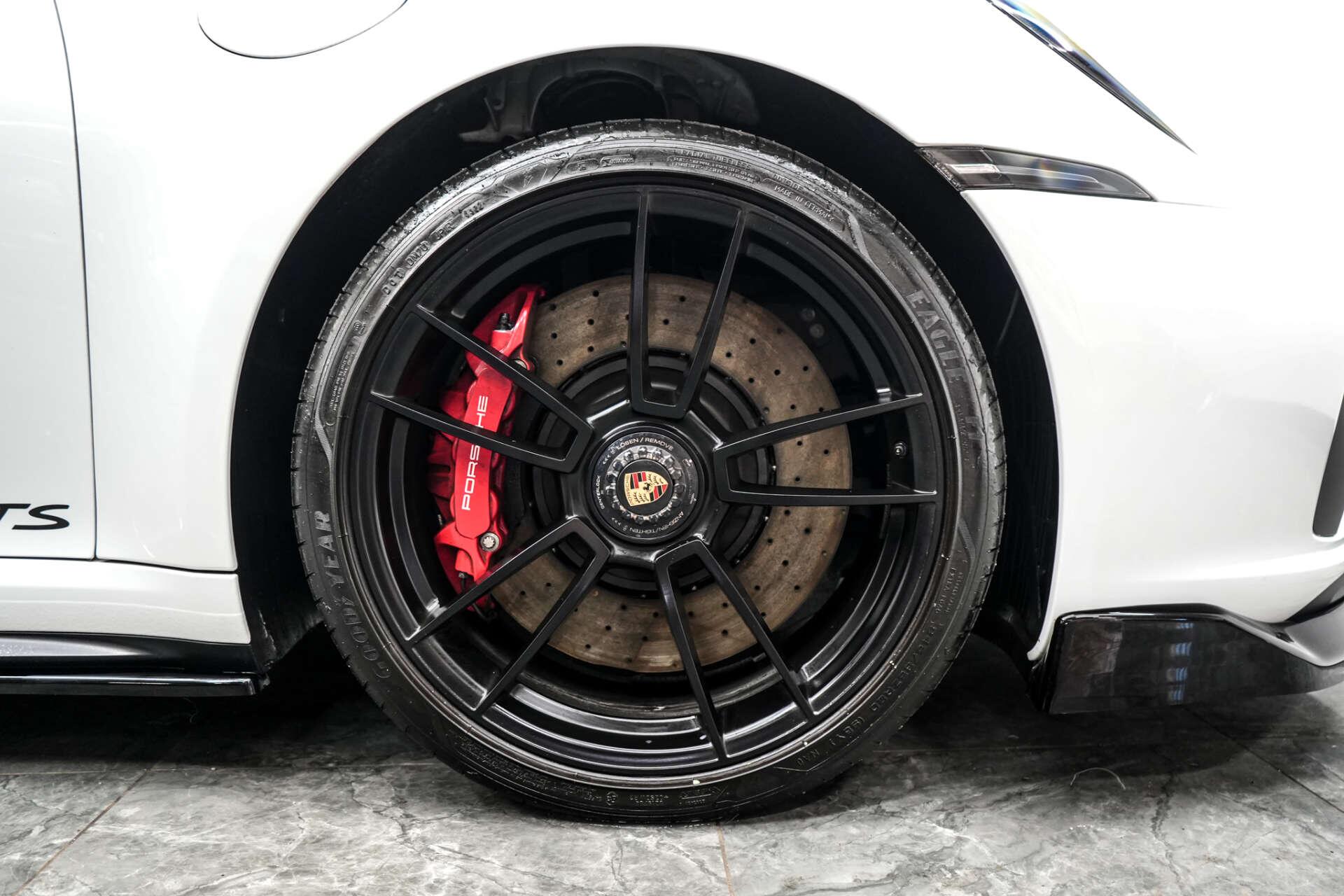 Porsche 911 view 17