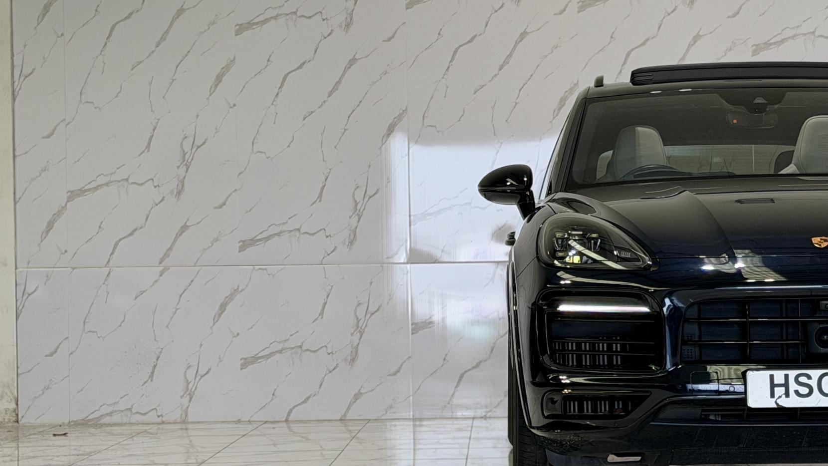 Porsche Cayenne view 38