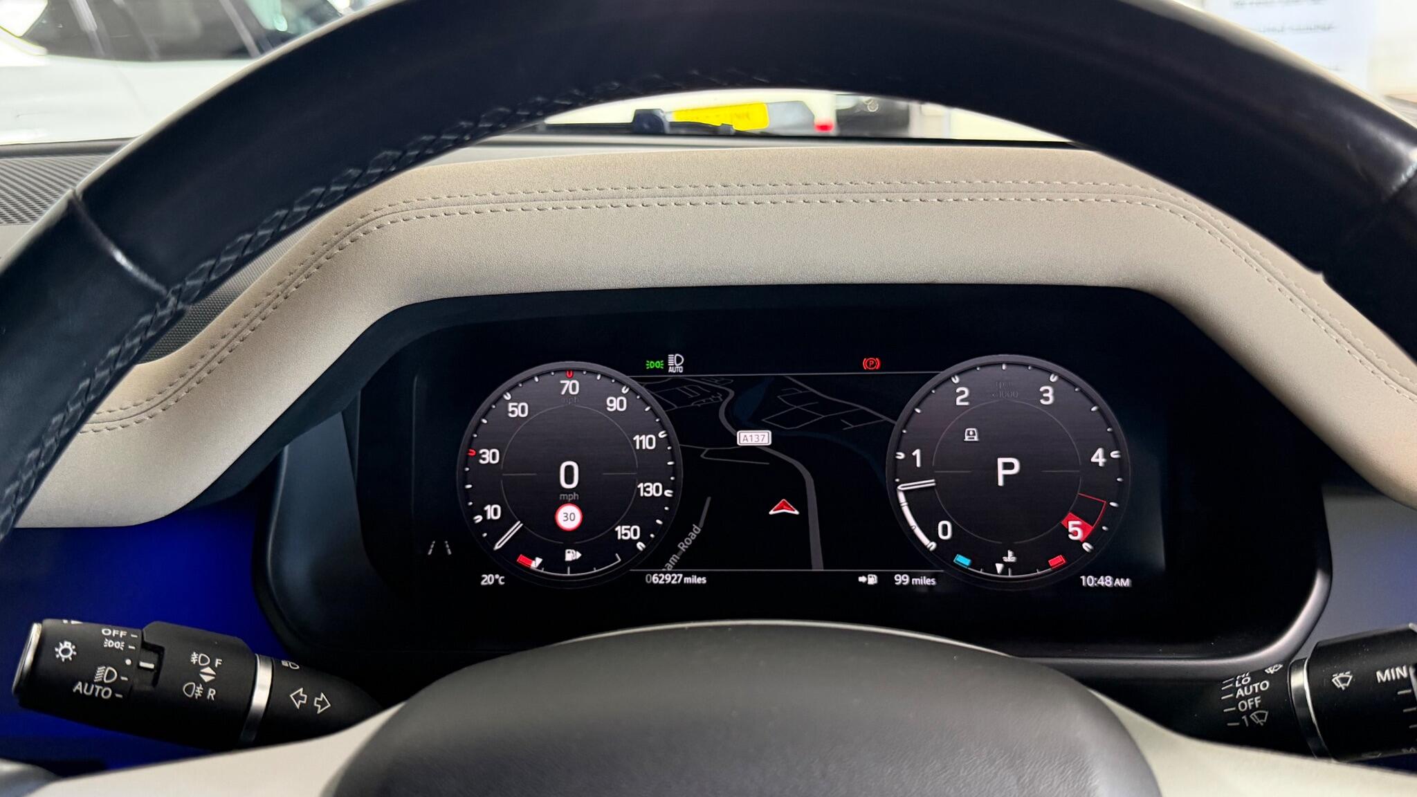 Land Rover Defender 110 view 30
