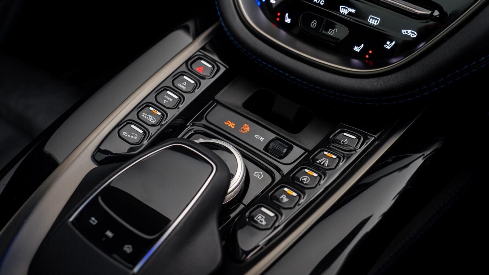 Aston Martin DBX view 32