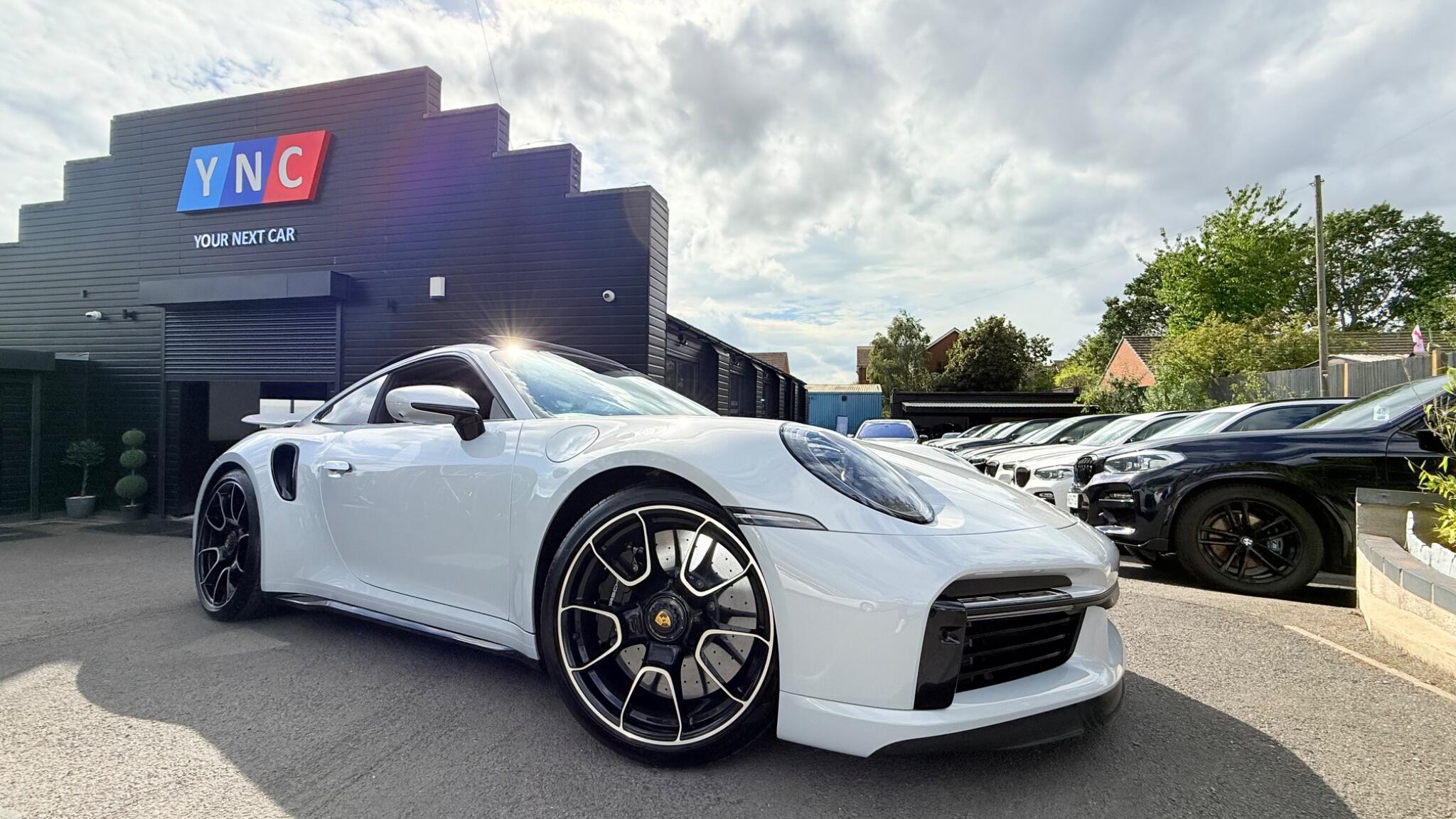 Porsche 911 view 5